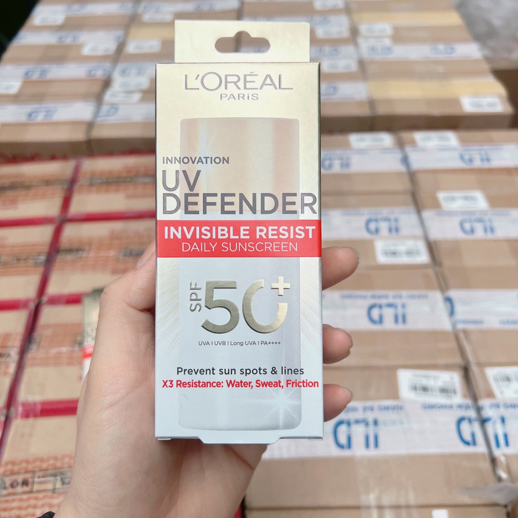 Kem Chống Nắng Loreal UV DEFENDER invisible resist daily sunscreen SPF 50+ ( Vỏ Vàng)