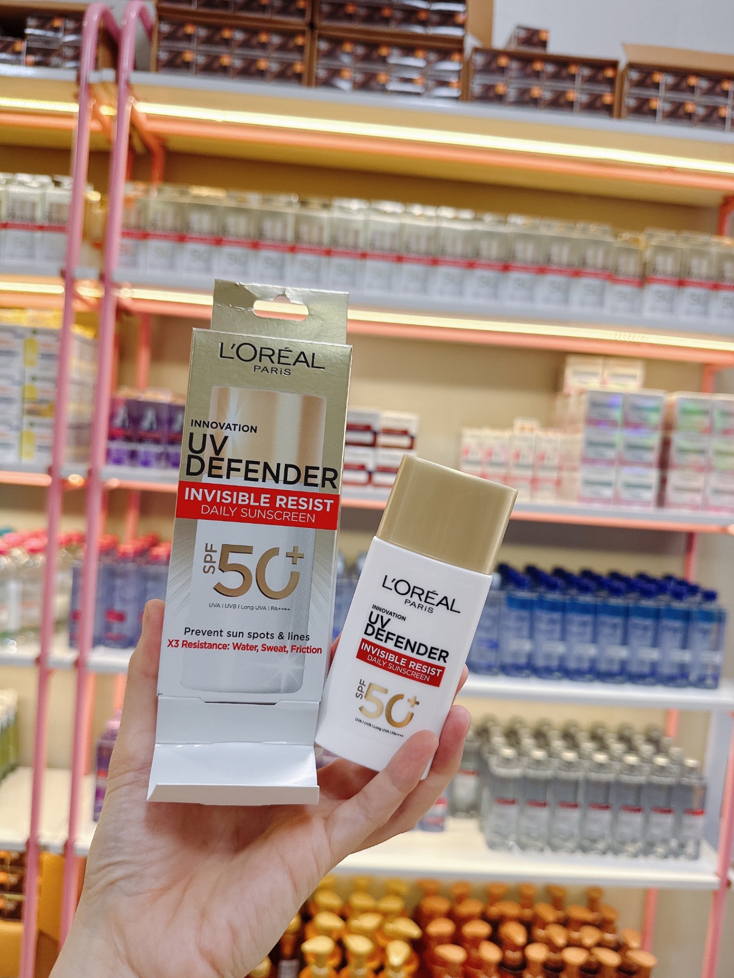 Kem Chống Nắng Loreal UV DEFENDER invisible resist daily sunscreen SPF 50+ ( Vỏ Vàng)