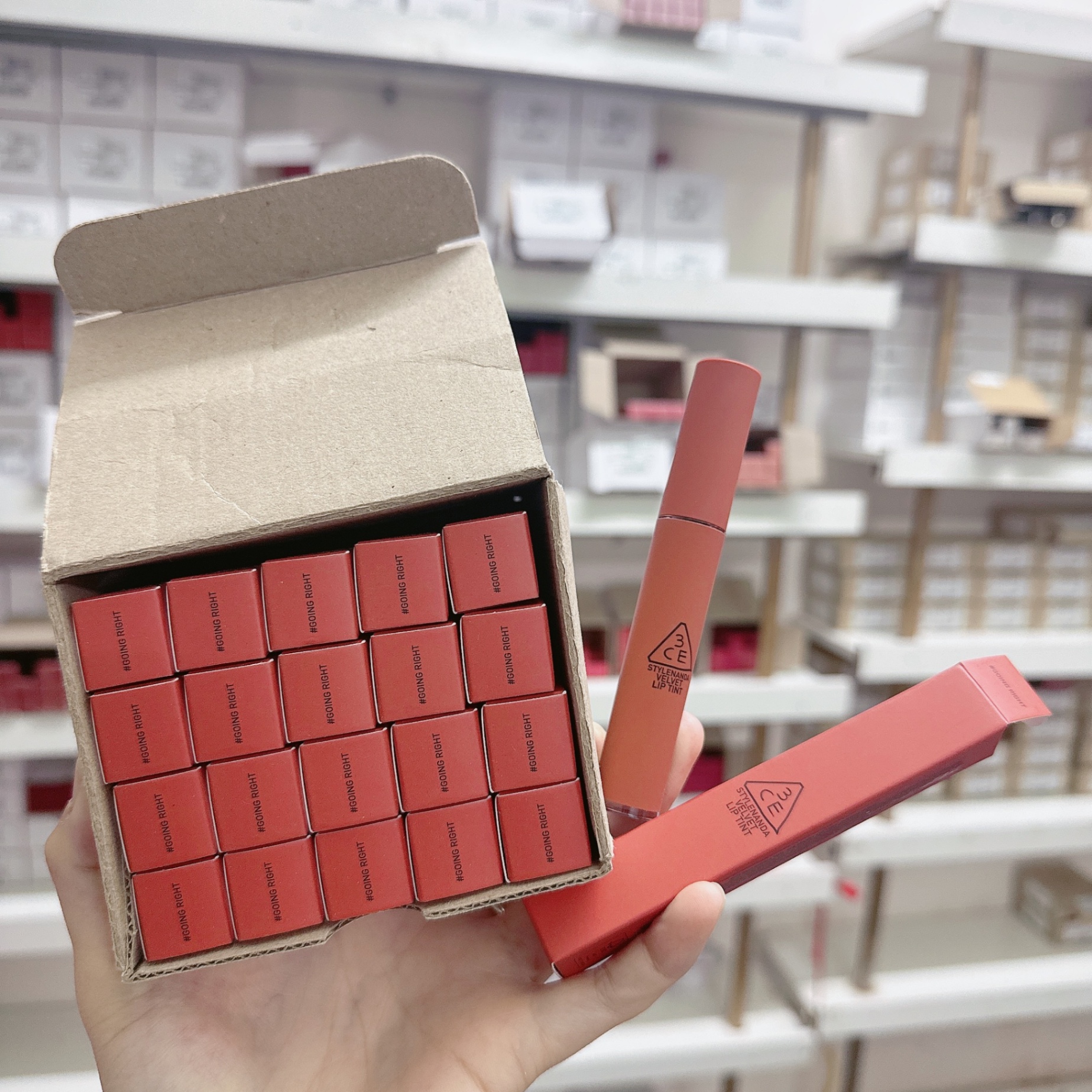 Son Kem Lì 3Ce Velvet Lip Tint #Going Right Hồng Đất 4G ( Hồng Cam cá hồi)