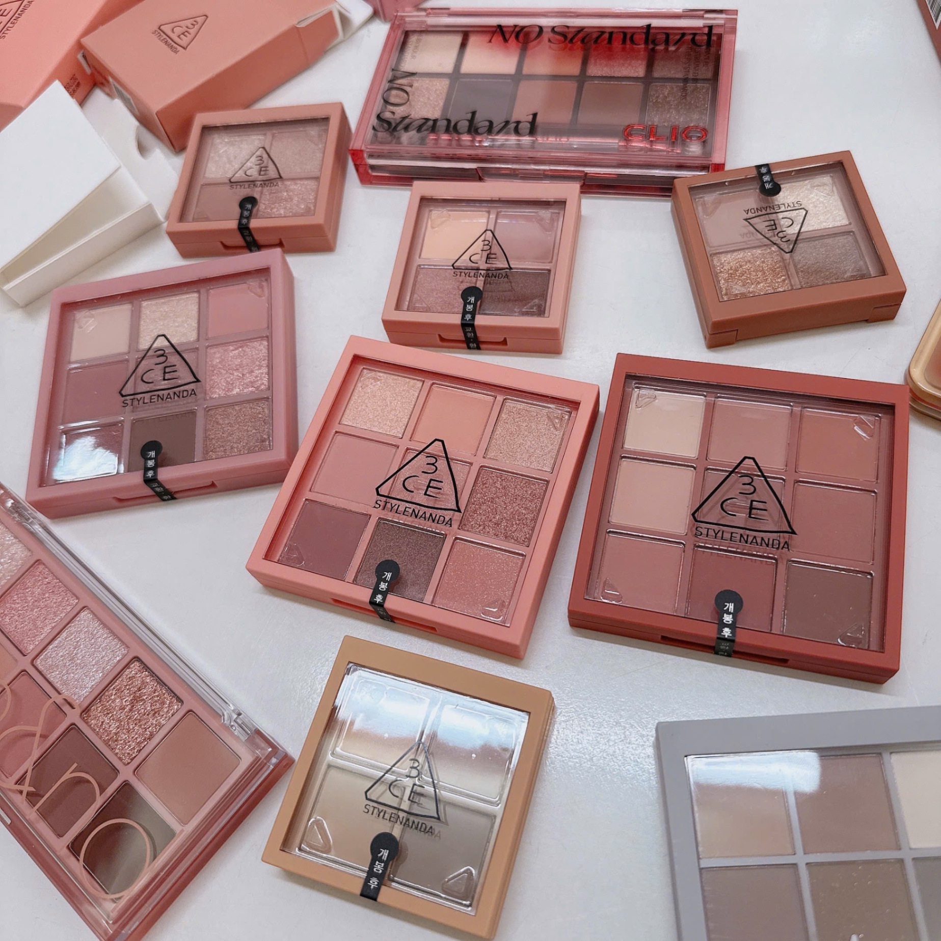 Bảng Phấn Mắt 3Ce 4 ô Mini Multi Eye Color Palette #Flat Call