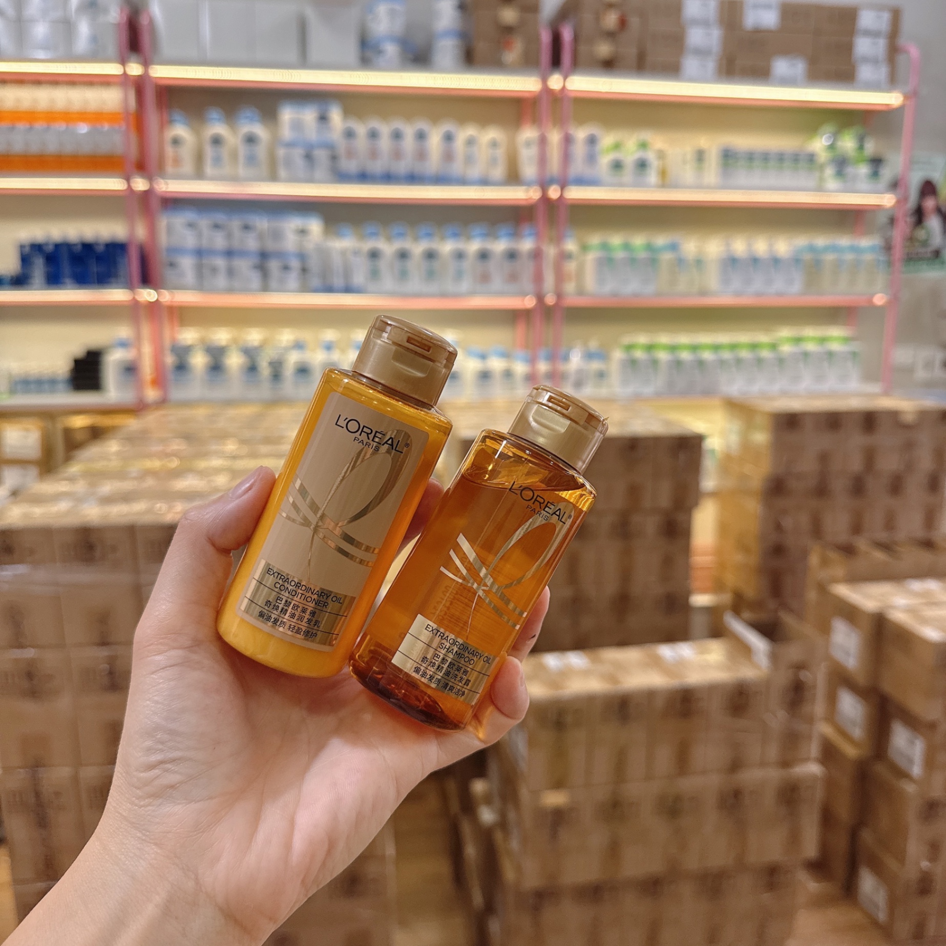 Dầu Xả L'Oréal Paris Elseve Extraordinary Oil Smooth Tinh Dầu Phục Hồi giúp Mềm Mượt, Giảm Chẻ Ngọn 100ml ( vỏ vàng)