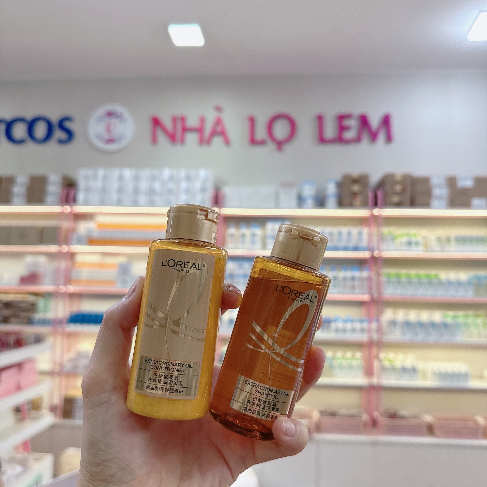 Dầu Xả L'Oréal Paris Elseve Extraordinary Oil Smooth Tinh Dầu Phục Hồi giúp Mềm Mượt, Giảm Chẻ Ngọn 100ml ( vỏ vàng)