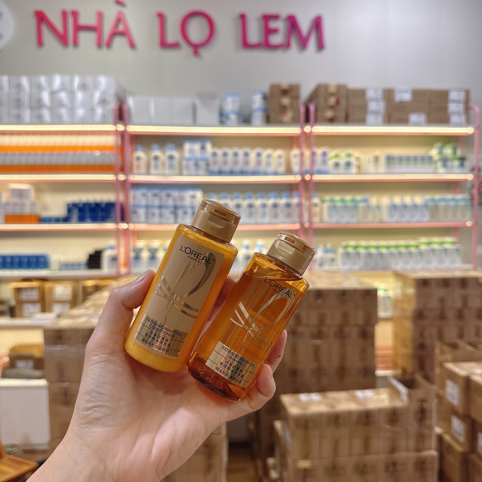 Dầu Xả L'Oréal Paris Elseve Extraordinary Oil Smooth Tinh Dầu Phục Hồi giúp Mềm Mượt, Giảm Chẻ Ngọn 100ml ( vỏ vàng)