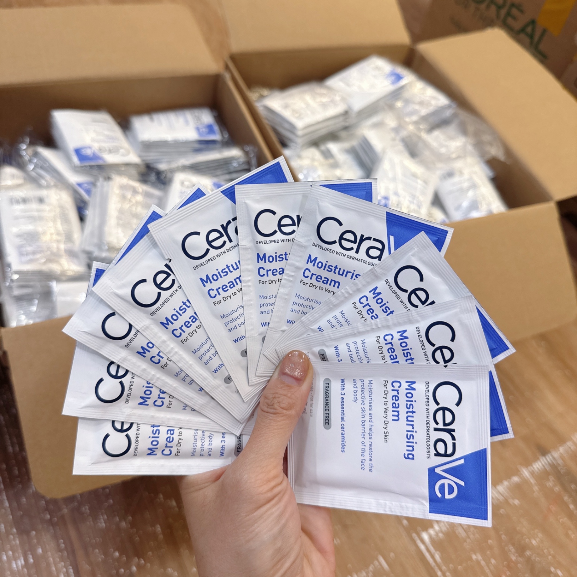 Kem Dưỡng Ẩm Cerave Developed With Dermatologists Moisturising Cream 50ML
