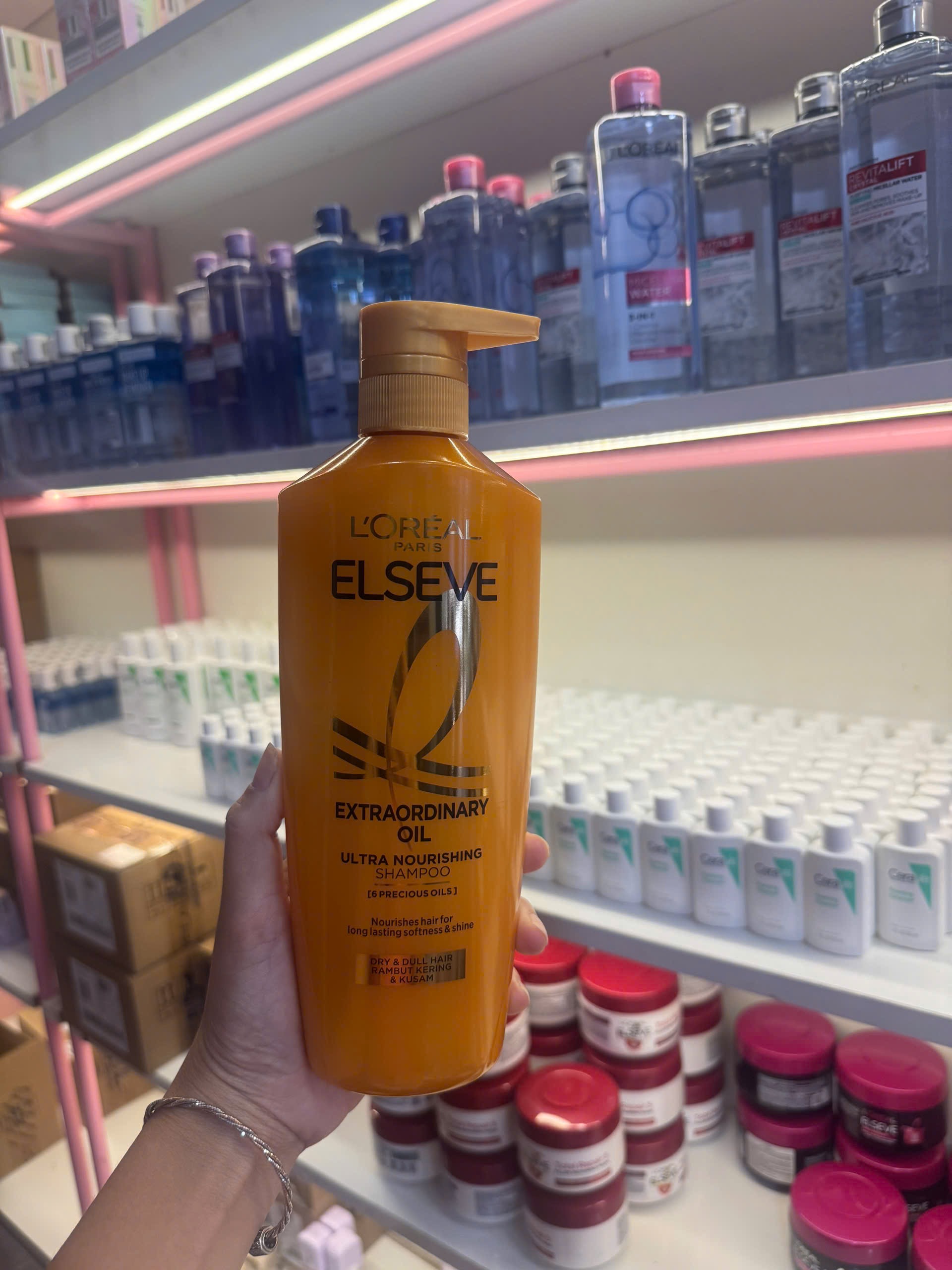 Dầu Gội L'Oreal Elseve Extraordinary Oil Ultra Nourishing Shampoo Dưỡng Tóc 620ml # Vỏ Vàng