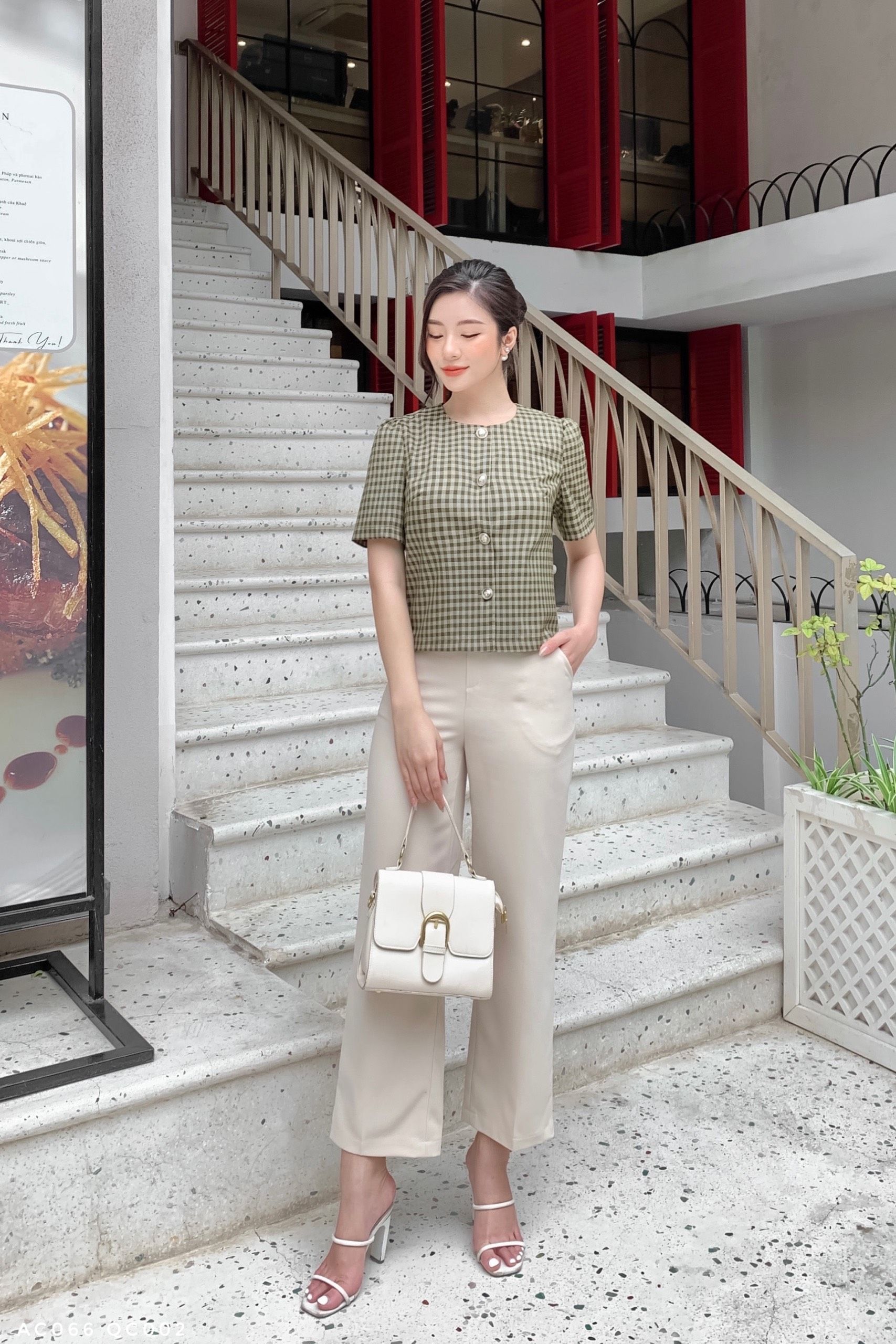 Áo croptop cúc đồng trẻ trung