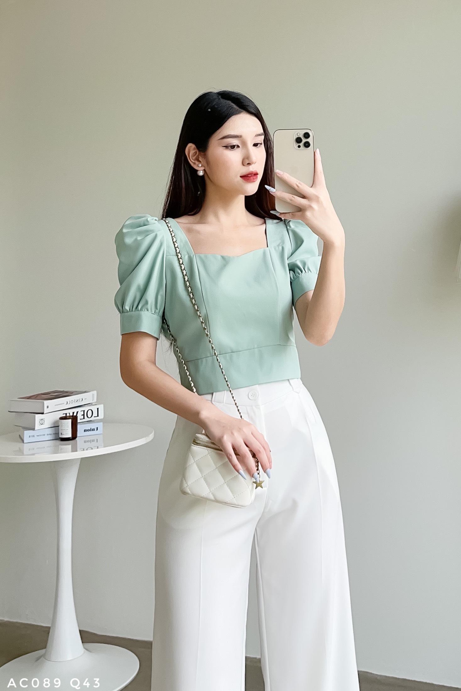 Áo croptop bổ cúp ngực sành điệu