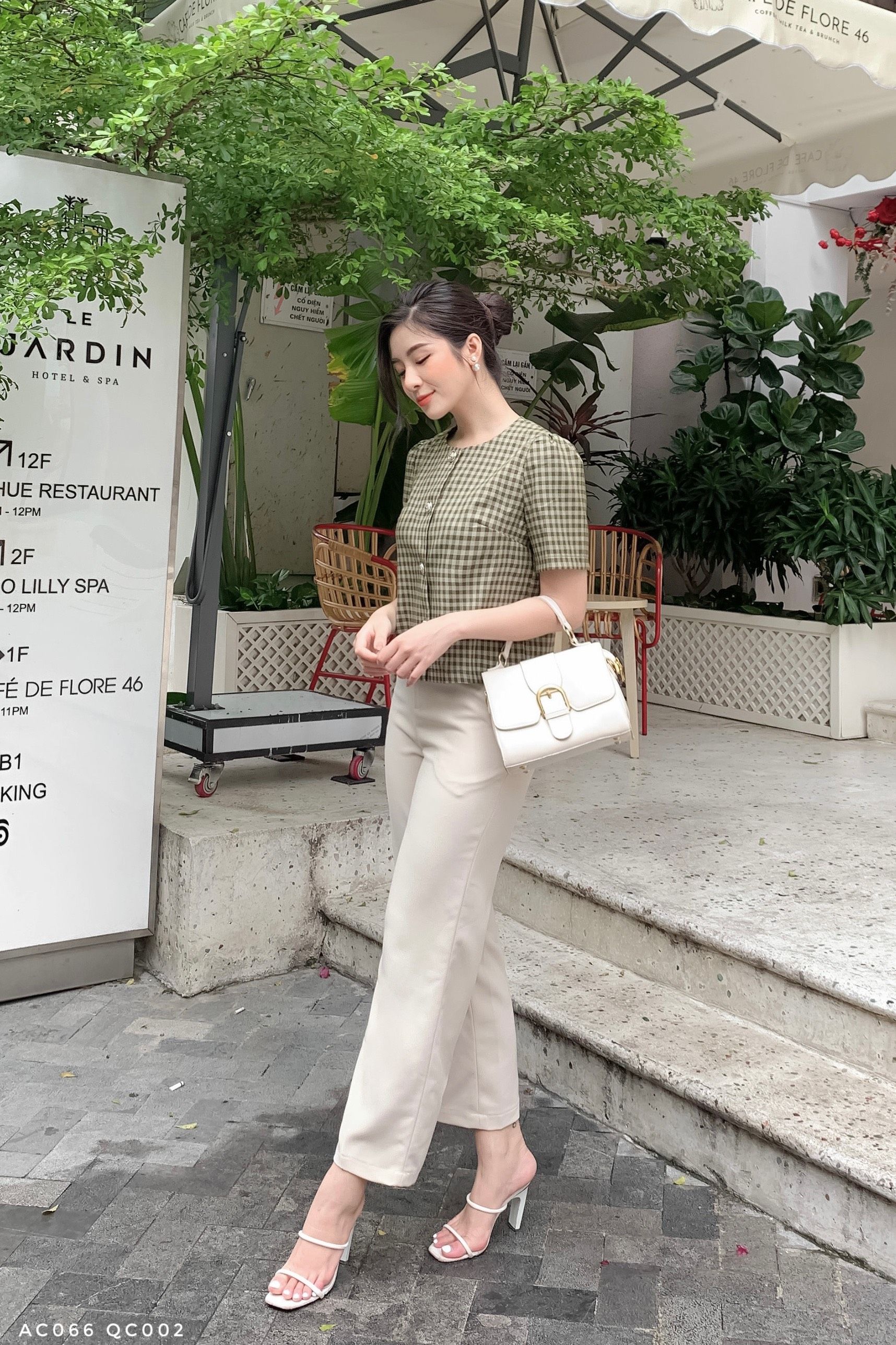 Áo croptop cúc đồng trẻ trung