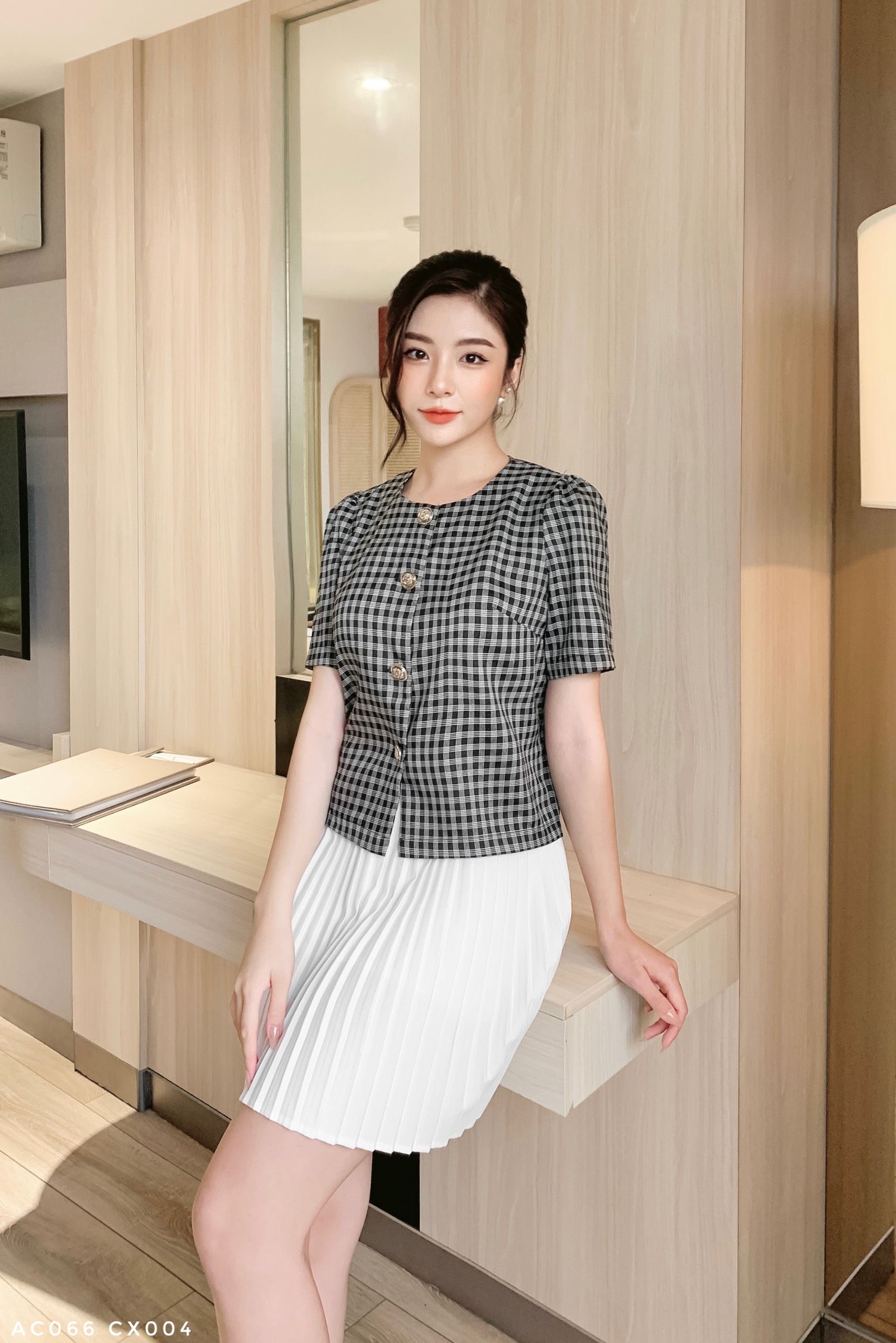 Áo croptop cúc đồng trẻ trung