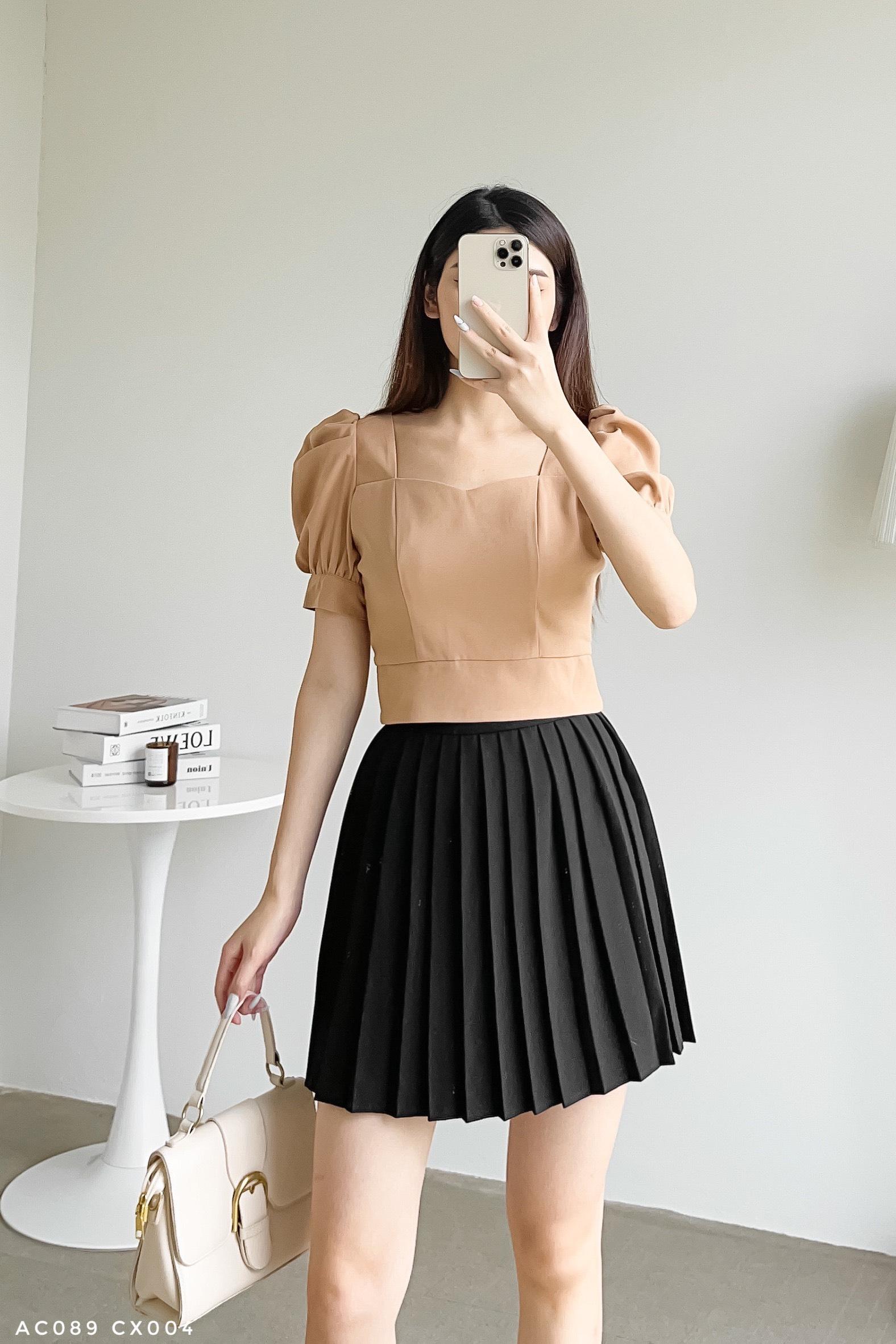 Áo croptop bổ cúp ngực sành điệu