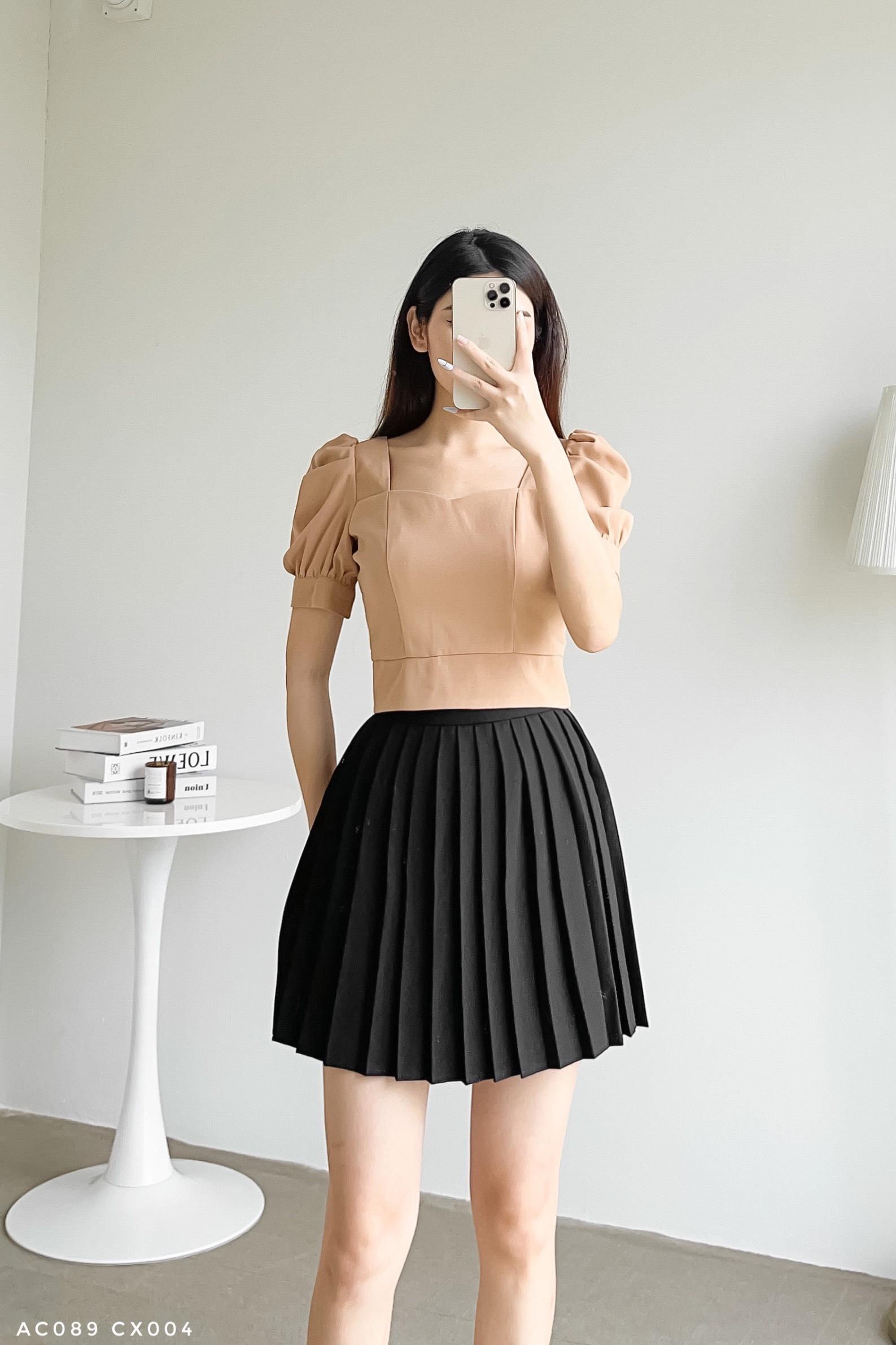 Áo croptop bổ cúp ngực sành điệu