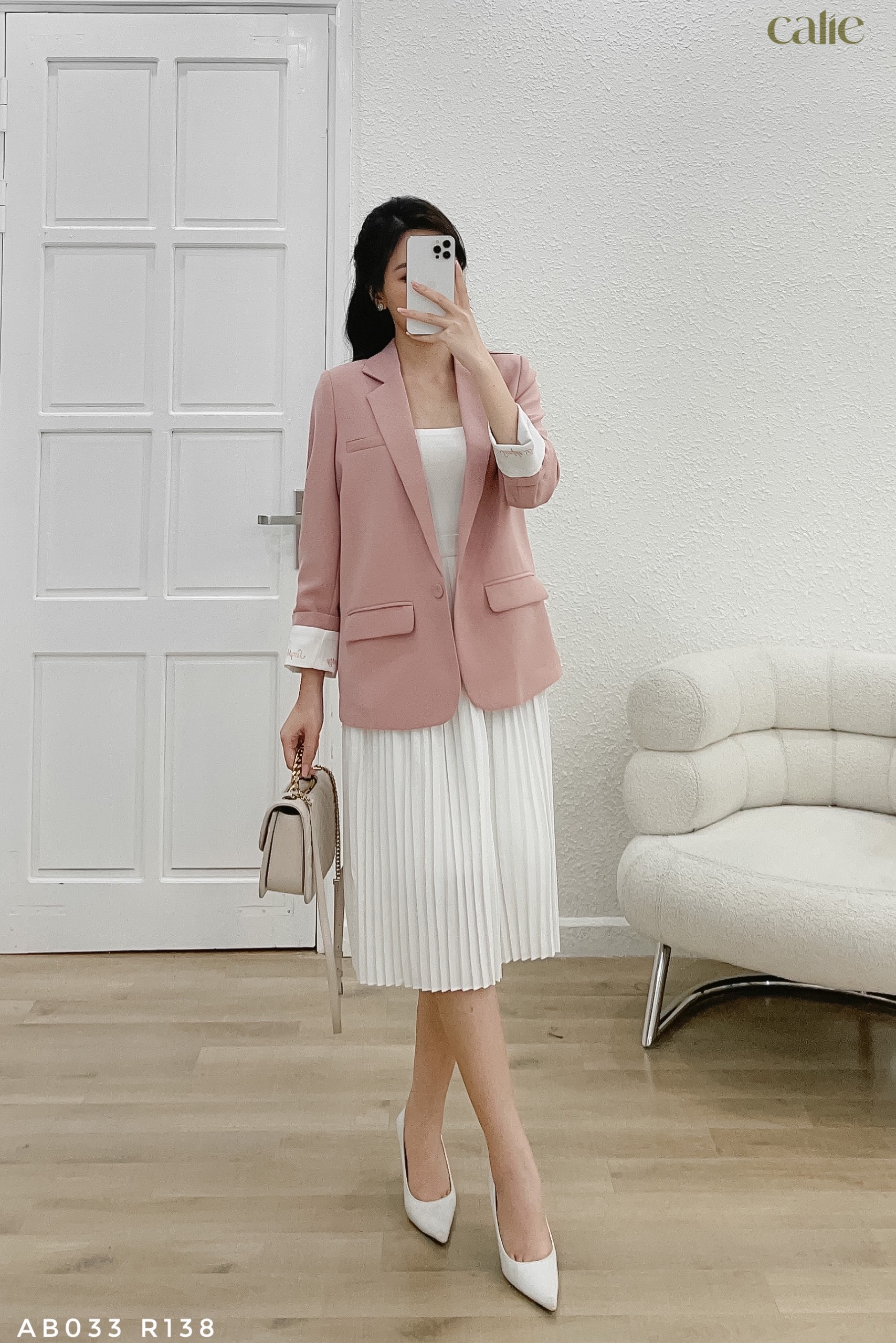 Áo blazer phối tay thêu thanh lịch