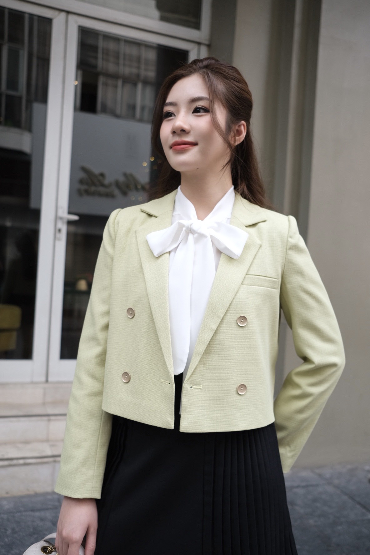 Áo blazer dáng ngắn trẻ trung