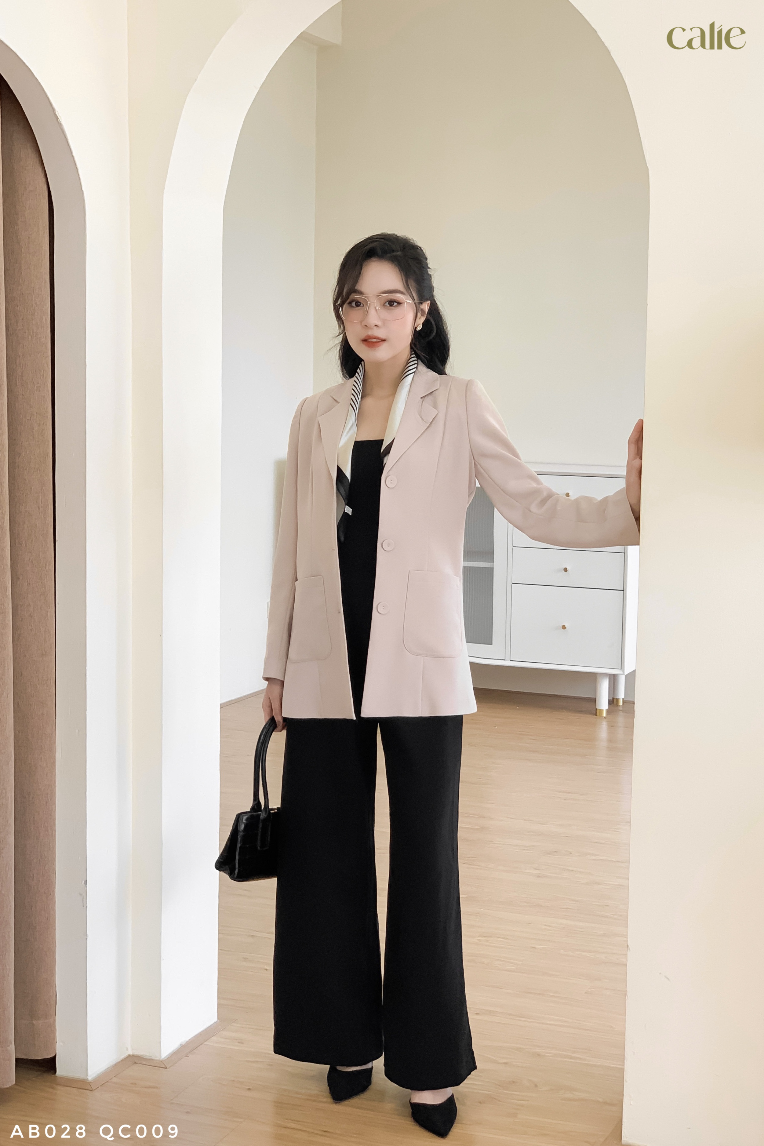 Áo blazer phối túi ốp trẻ trung