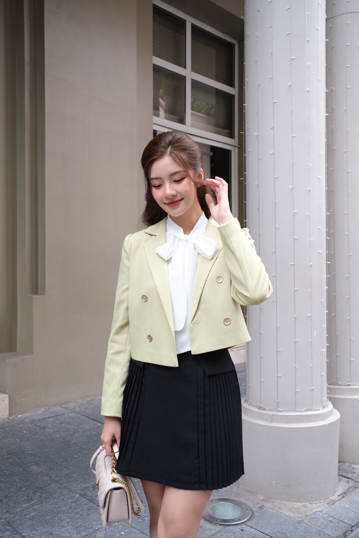 Áo blazer dáng ngắn trẻ trung