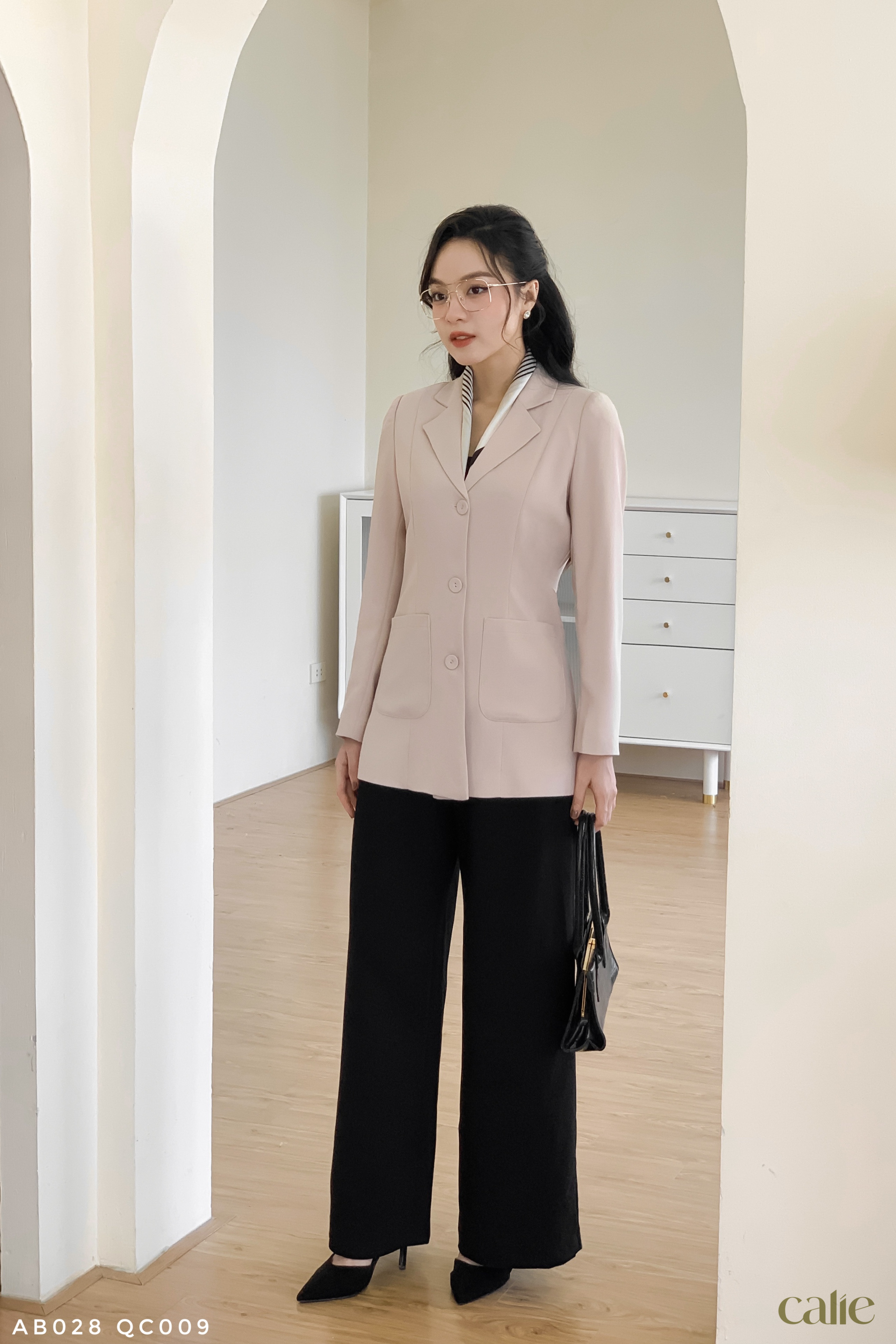 Áo blazer phối túi ốp trẻ trung