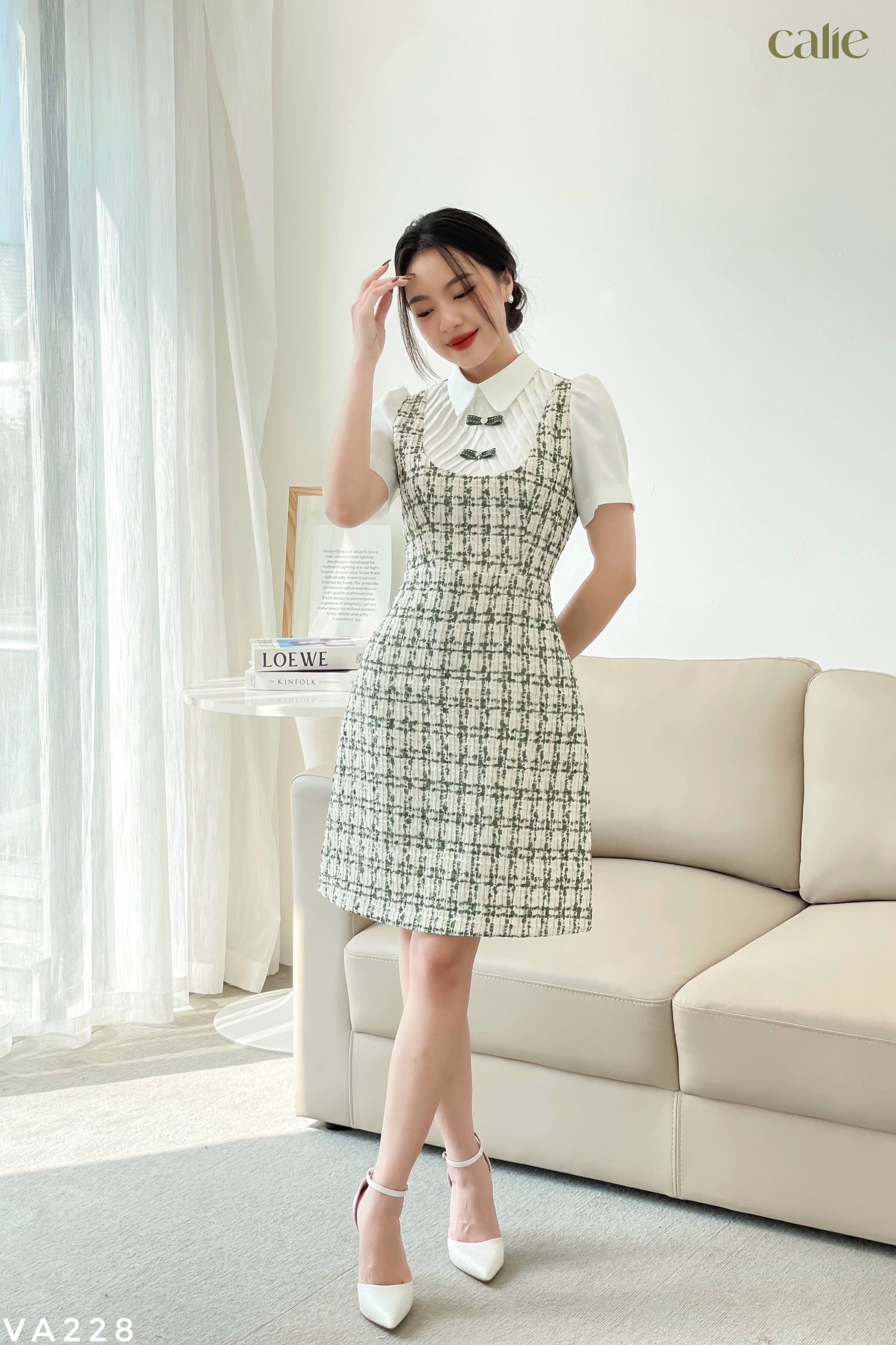 Váy dạ tweed cổ sen bâu ly ngực sang chảnh