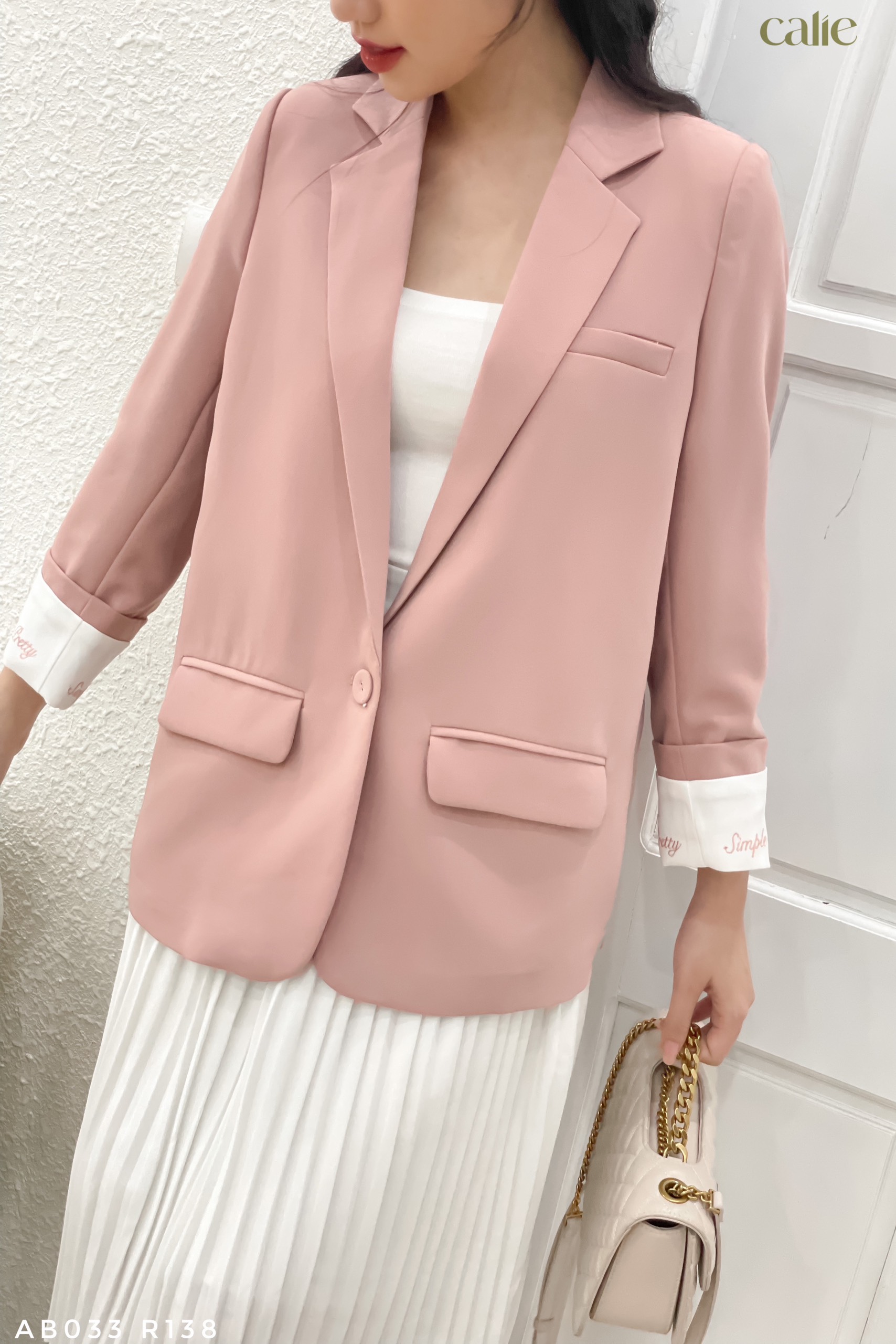 Áo blazer phối tay thêu thanh lịch