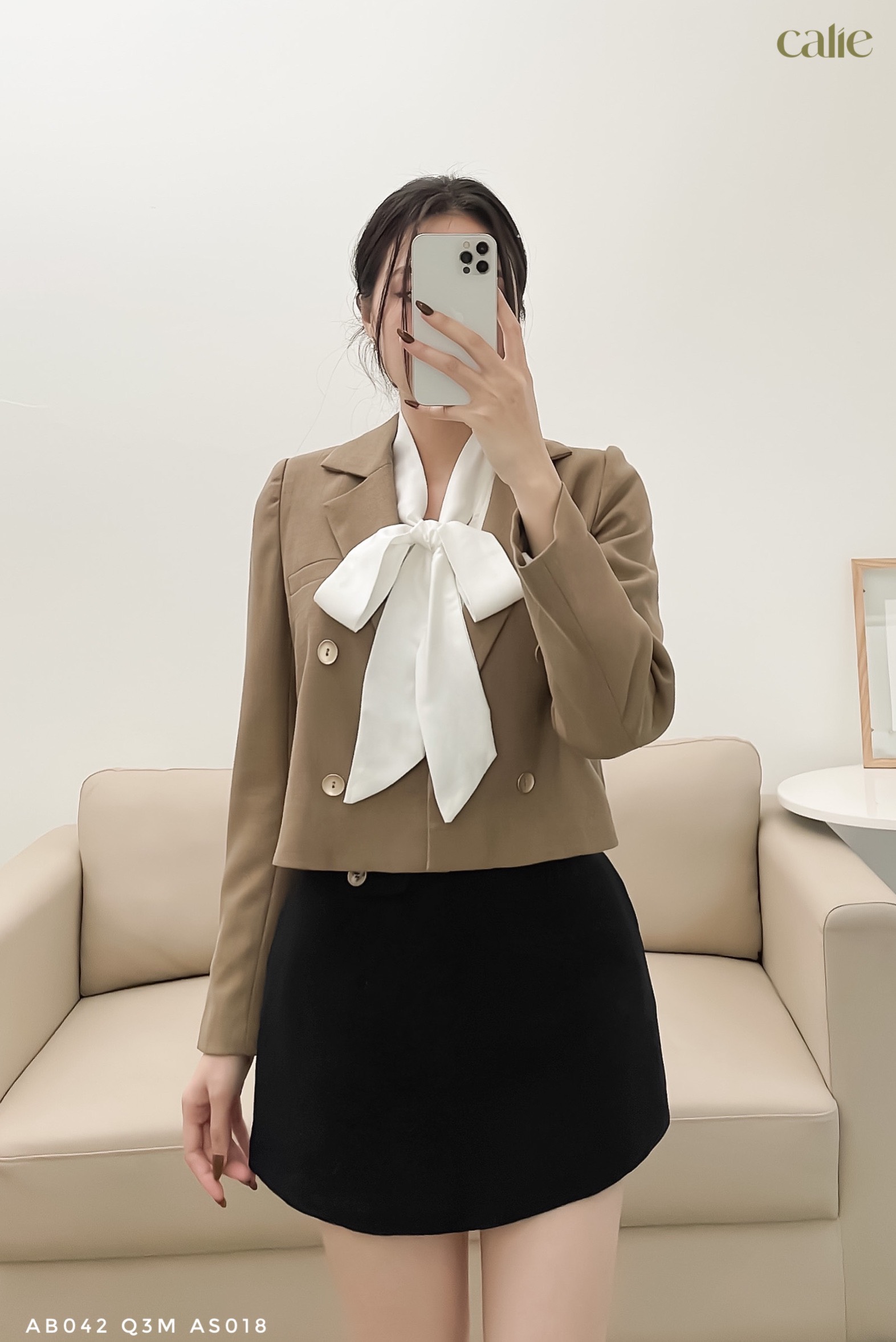 Áo blazer dáng ngắn trẻ trung