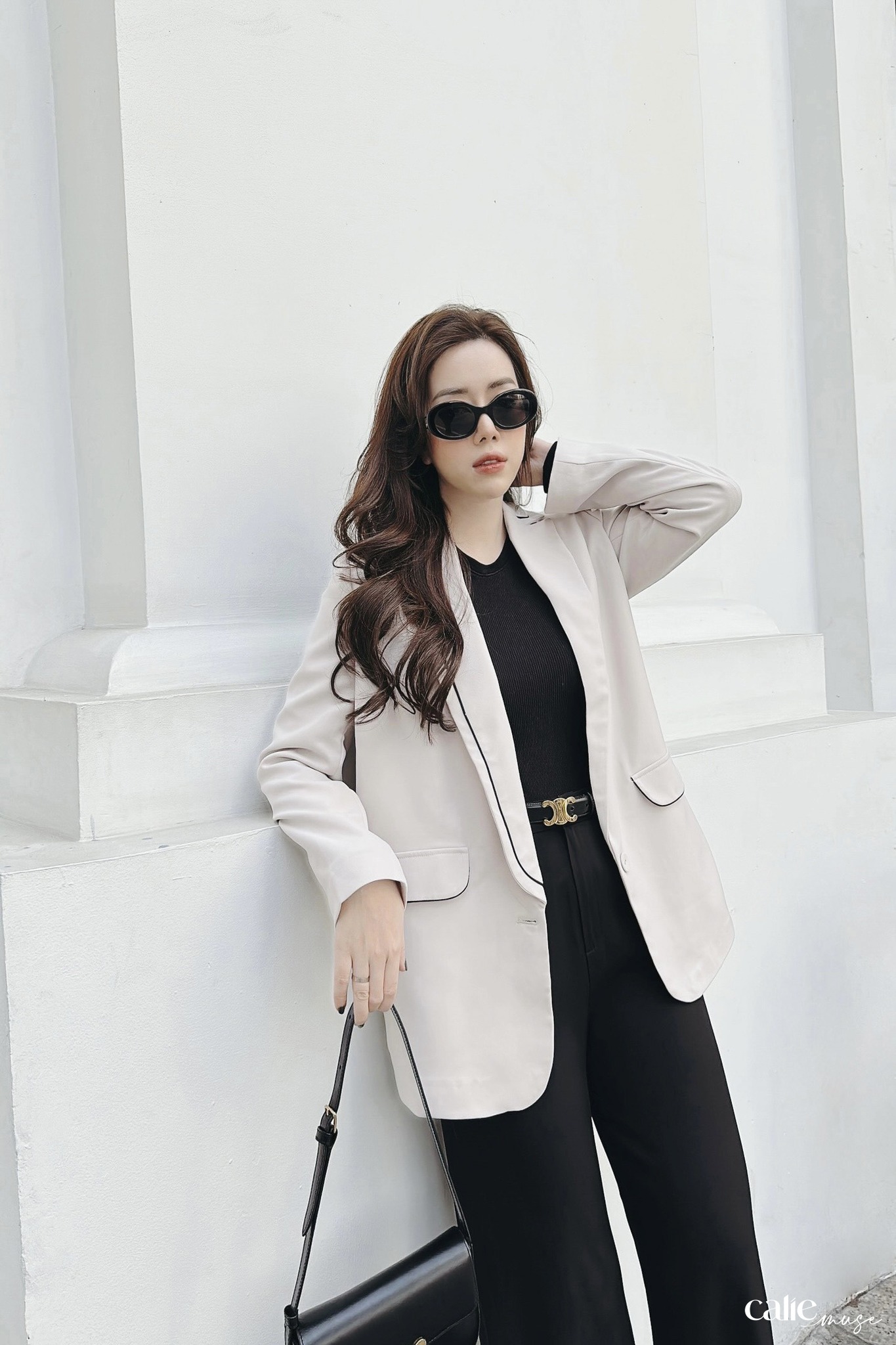 Áo blazer cổ cách điệu phối viền sang chảnh