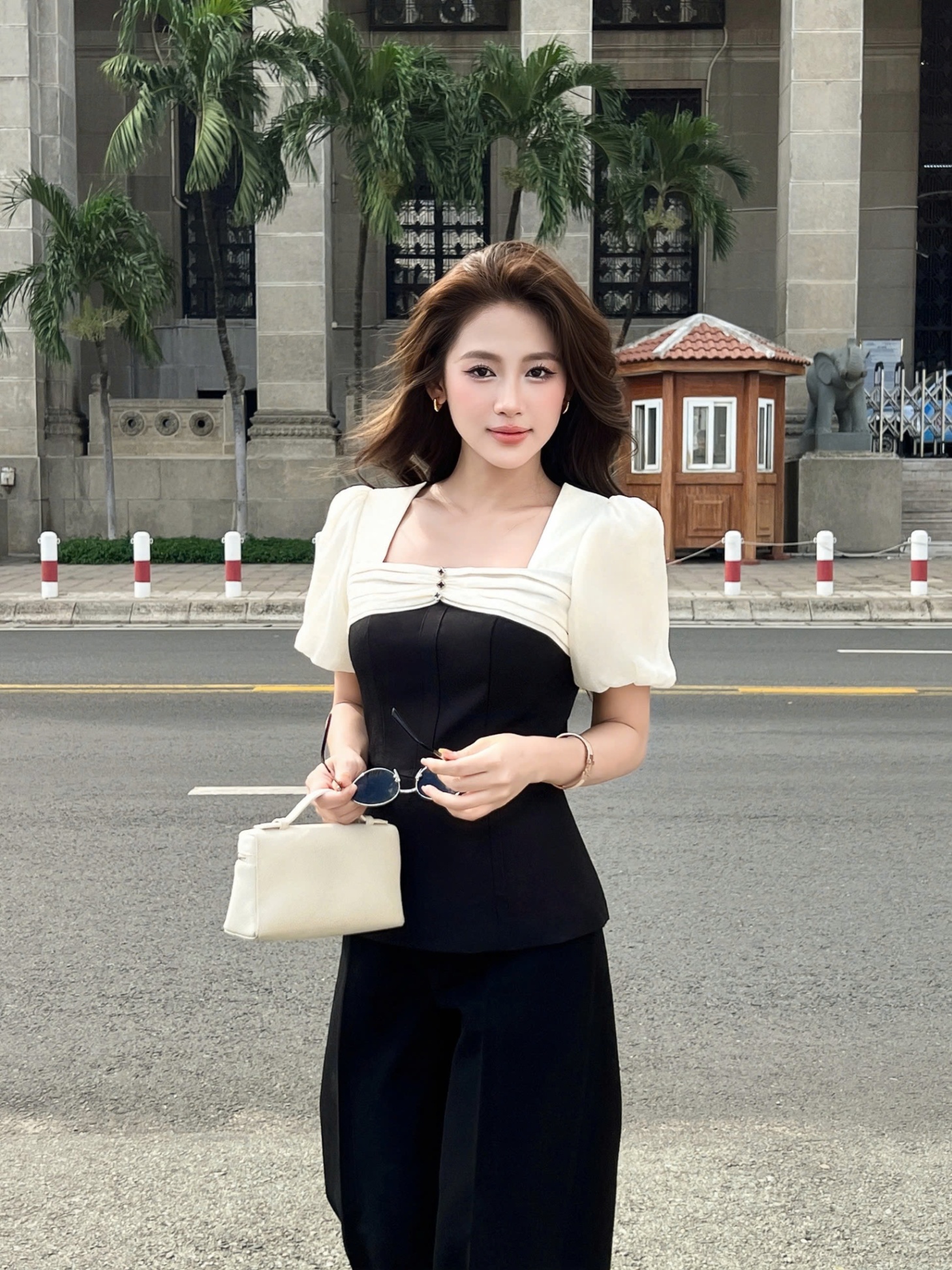 Áo peplum cổ vuông phối xếp ly ngực