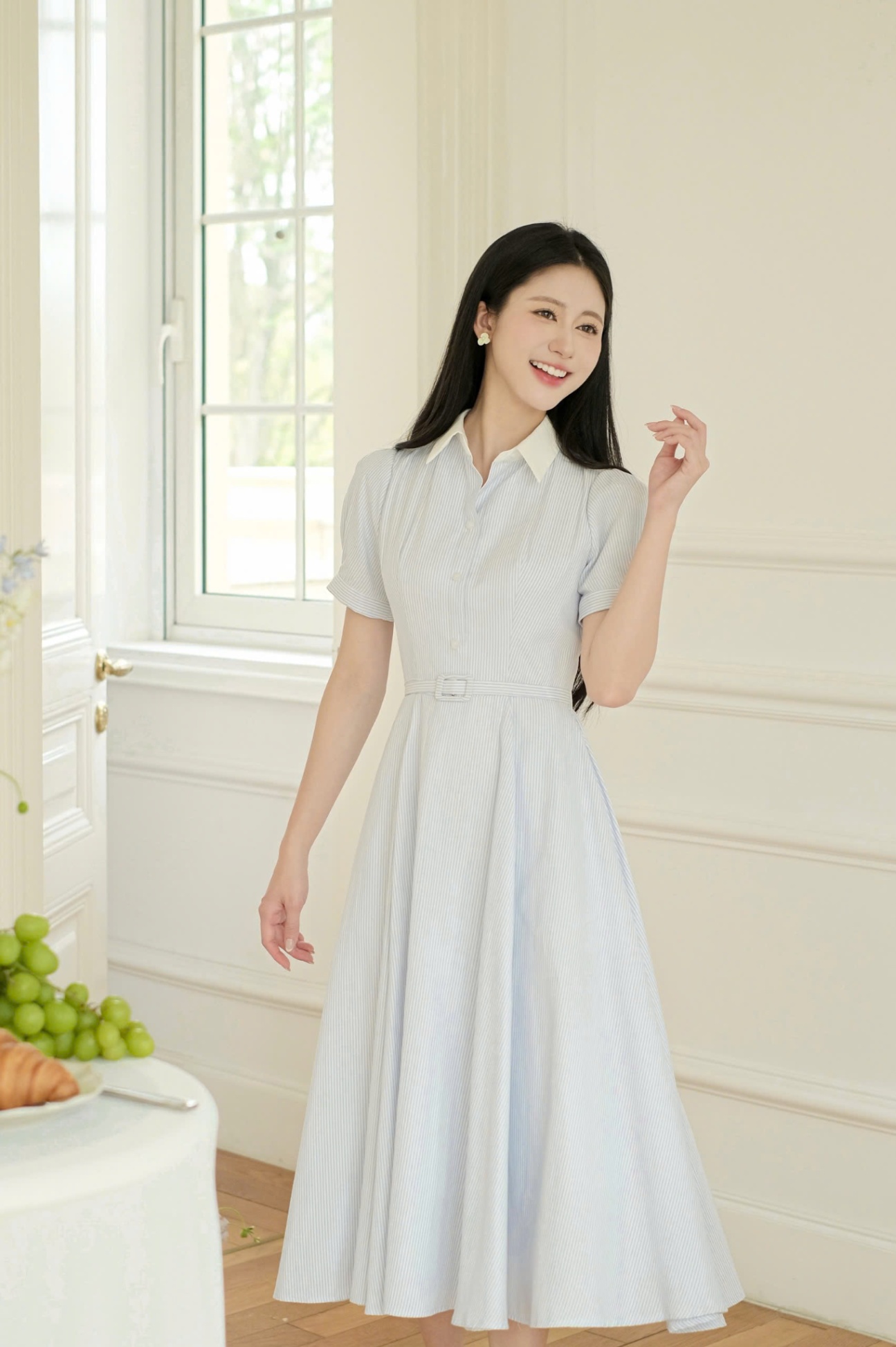Váy dáng xòe cổ phối trắng kèm đai bọc