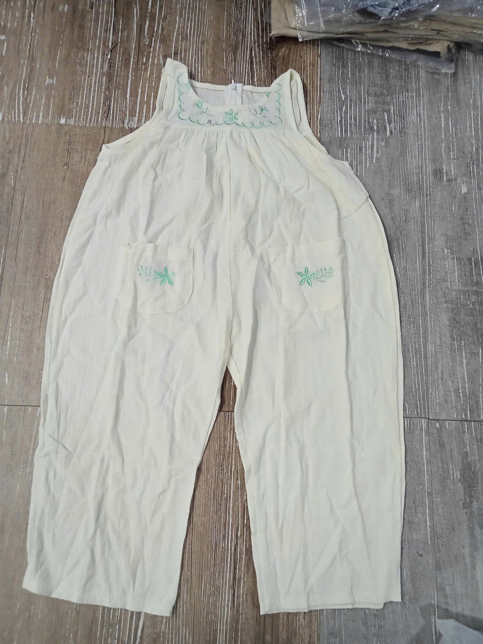 Bộ suit thêu hoa xanh
