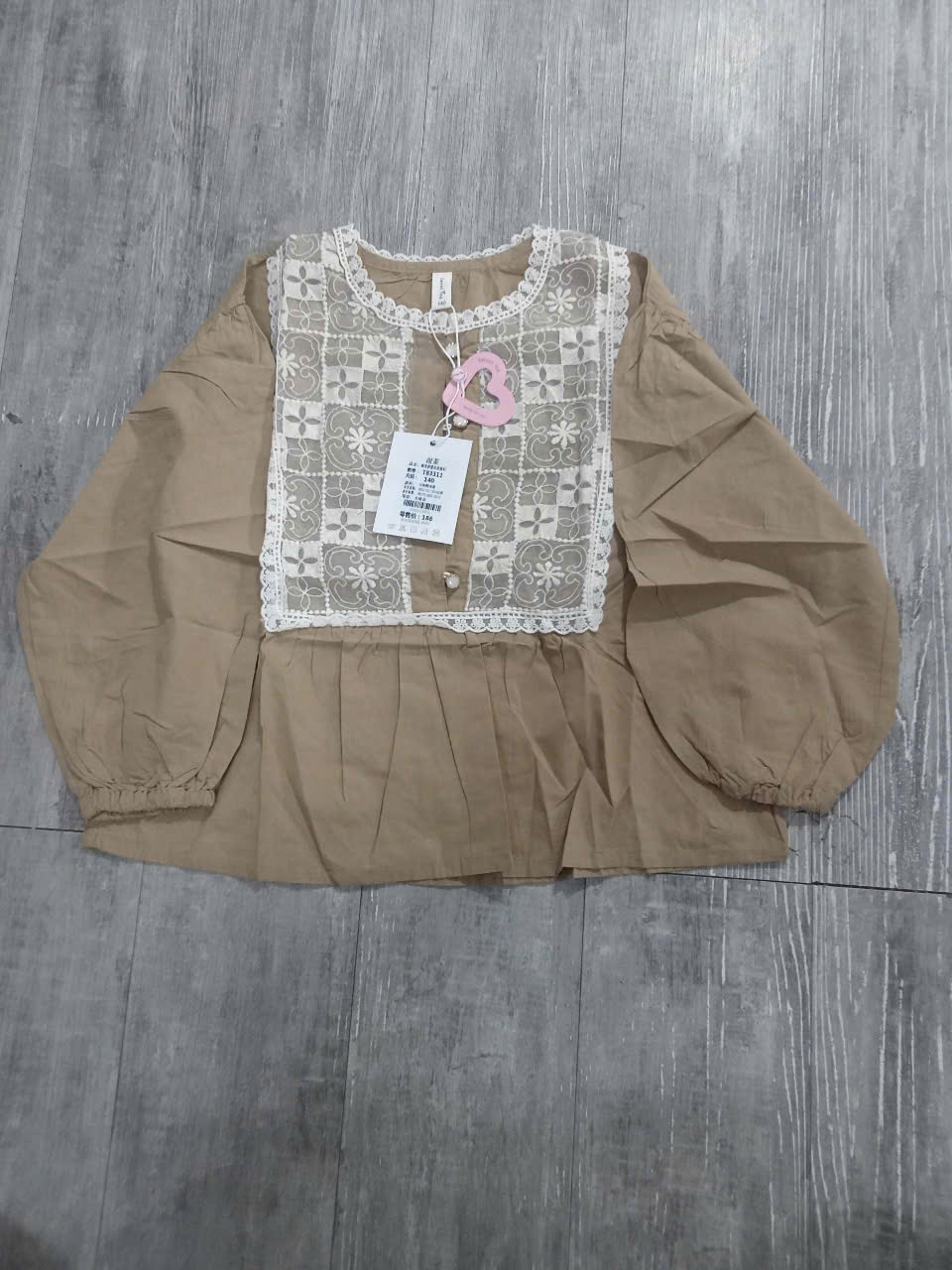 T83311-Áo sơ mi nâu phối ren