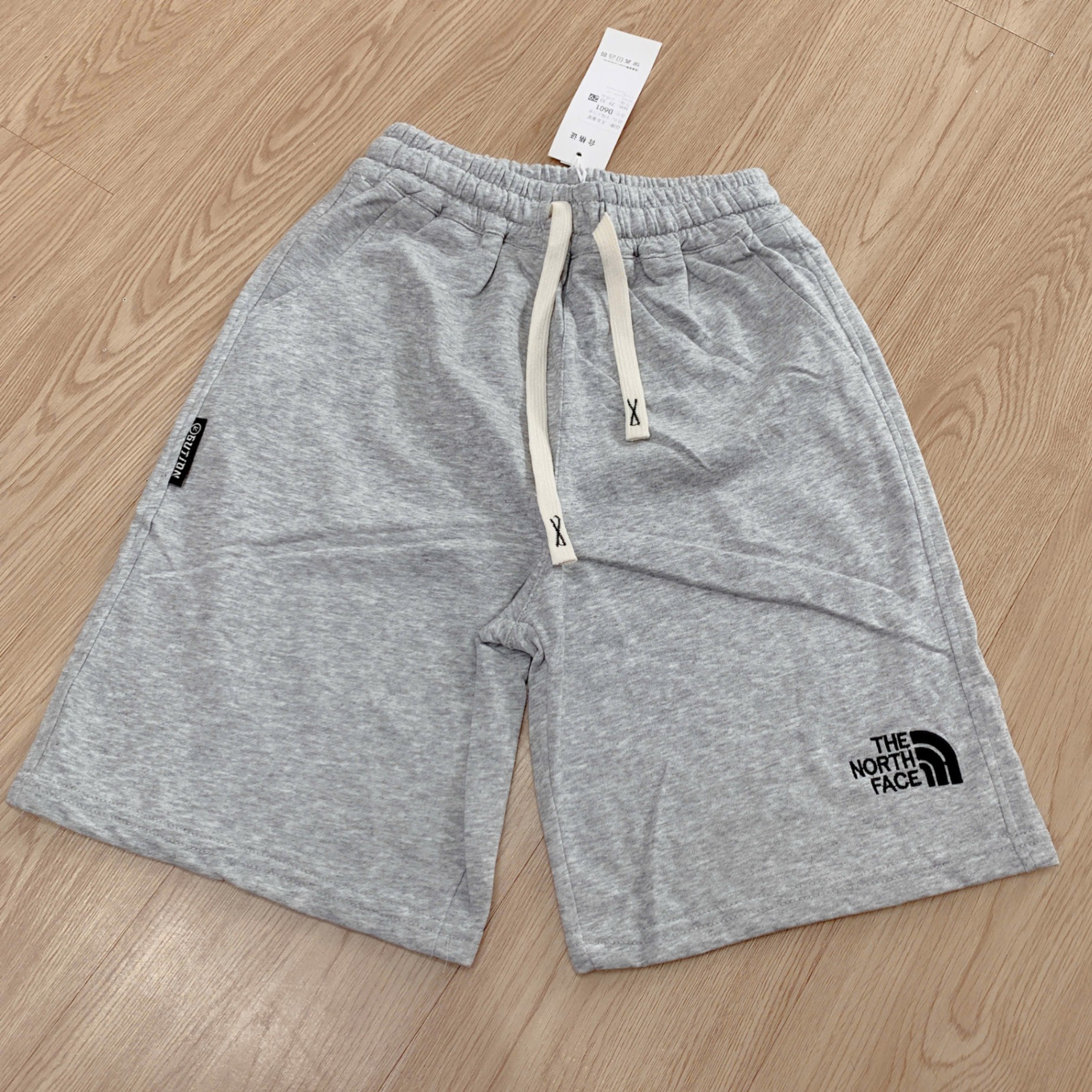 D601 - quần ngố ghi THE NORTH FACE