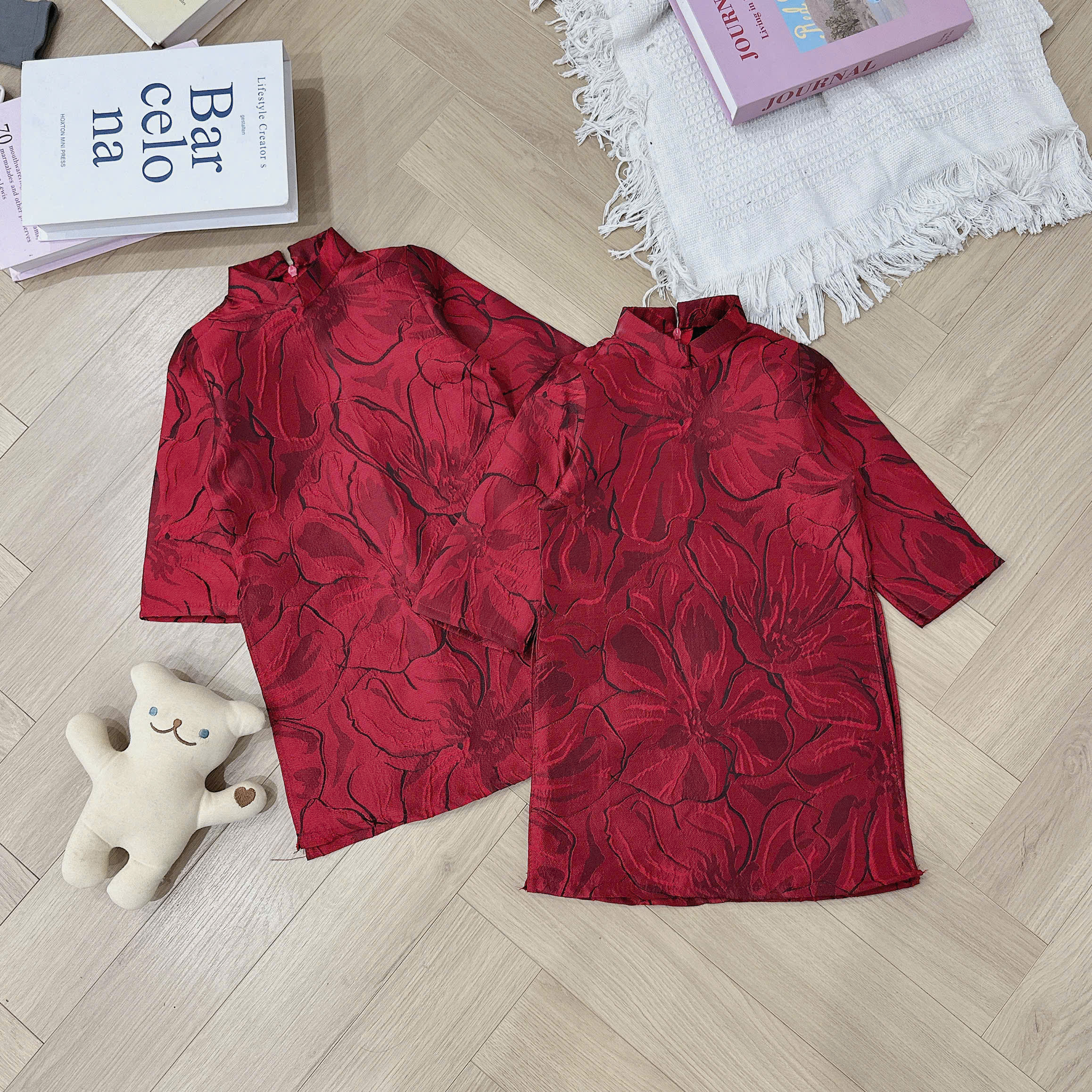 ÁO DÀI ĐỎ GẤM VÂN HOA CAO CẤP BÉ TRAI