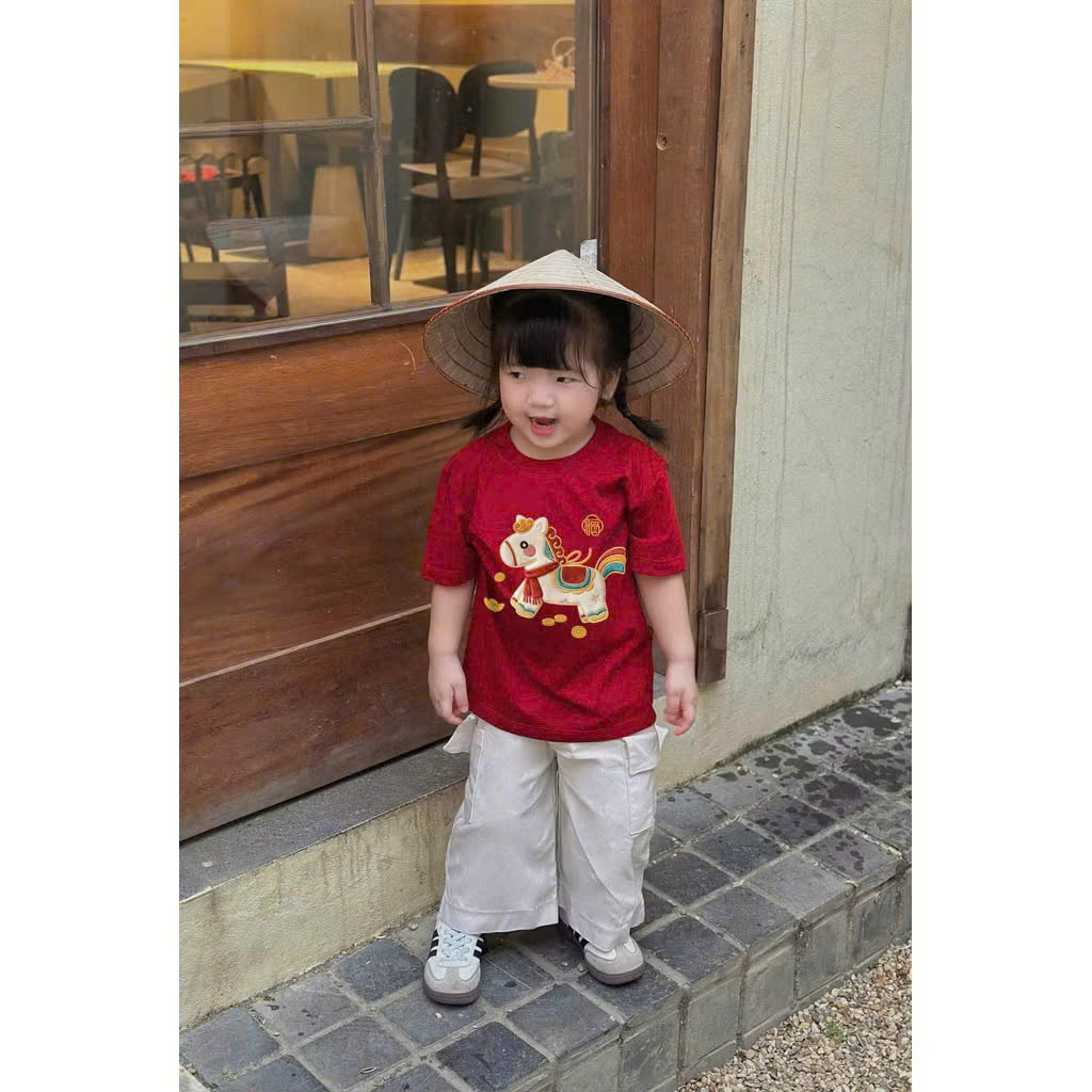 ÁO PHÔNG GIA ĐÌNH NGỰA ĐỎ