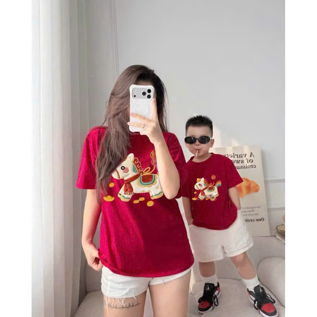 ÁO PHÔNG GIA ĐÌNH NGỰA ĐỎ