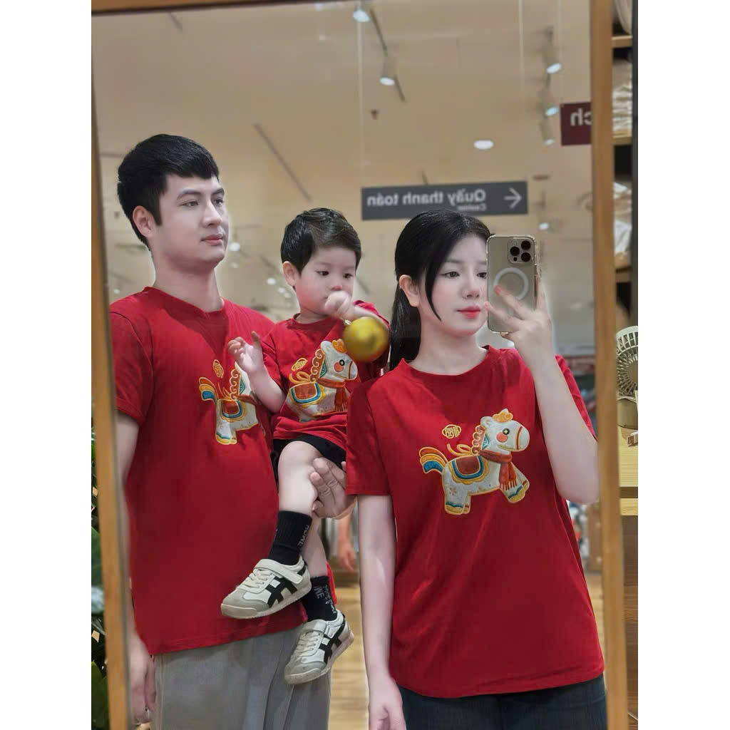 ÁO PHÔNG GIA ĐÌNH NGỰA ĐỎ