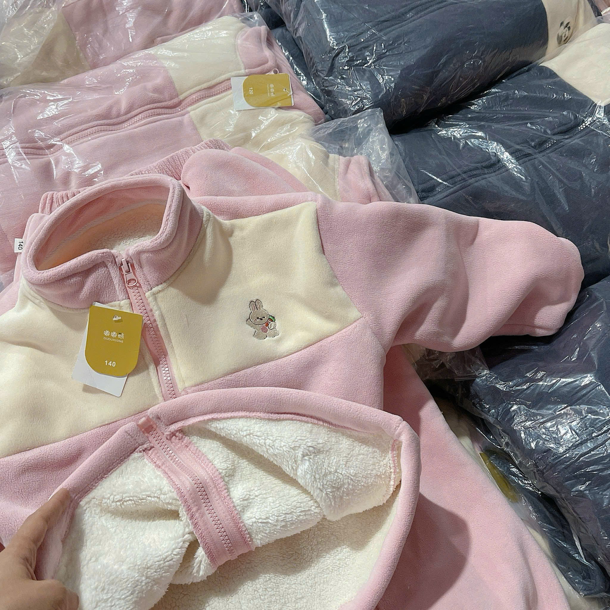 BB02-BỘ LÔNG THÊU THỎ GẤU LÓT LÔNG QCCC