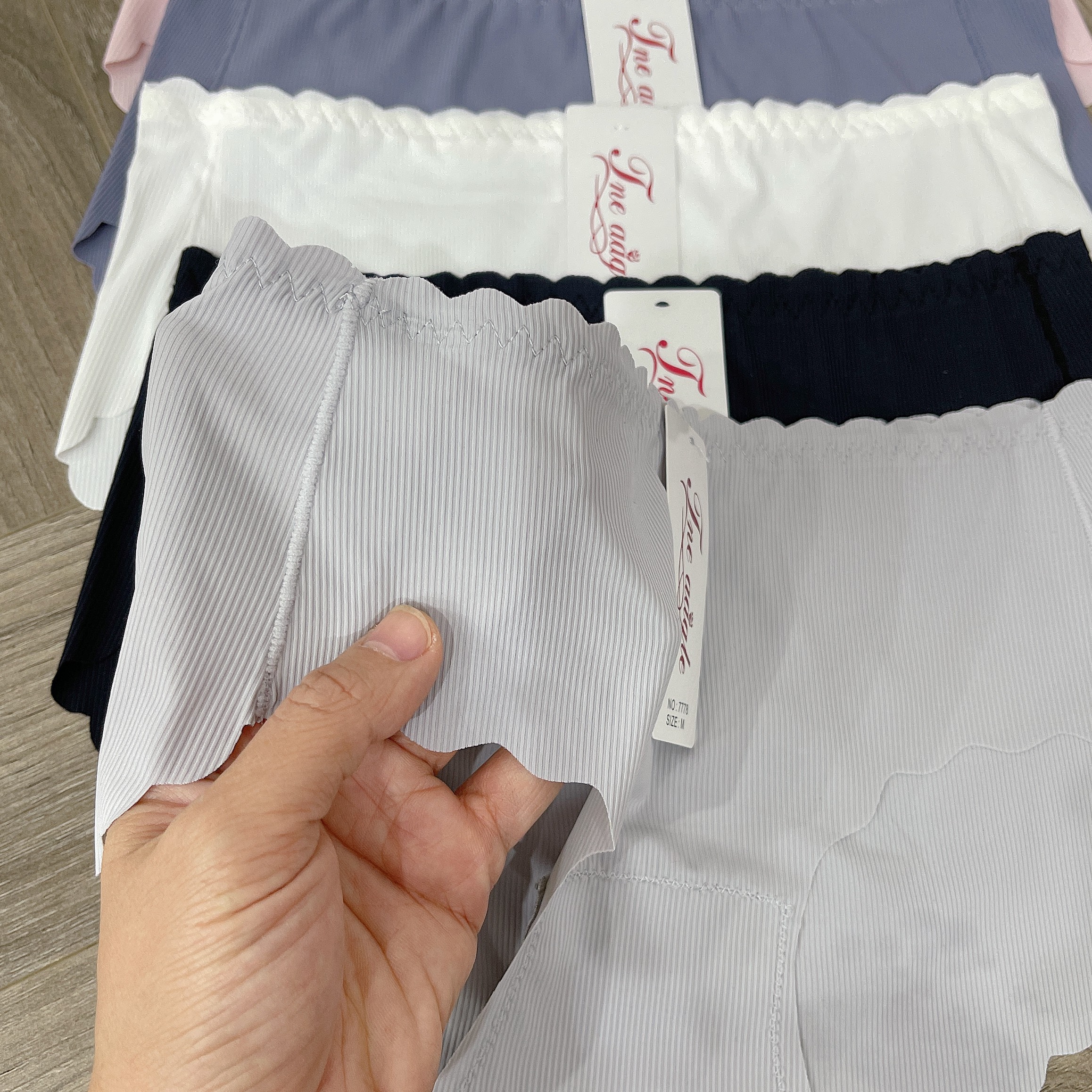QL7778-QUẦN LÓT LÁ SEN KHÔNG ĐƯỜNG MAY