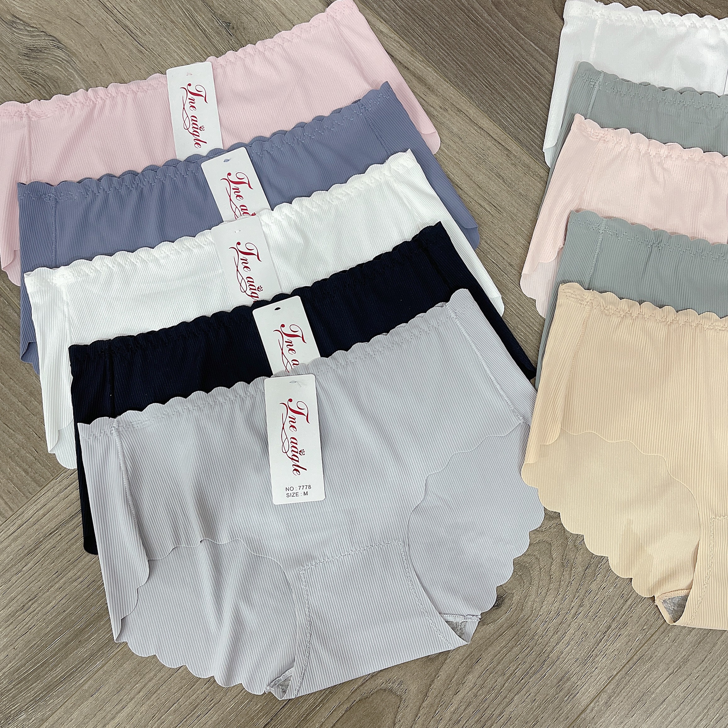 QL7778-QUẦN LÓT LÁ SEN KHÔNG ĐƯỜNG MAY