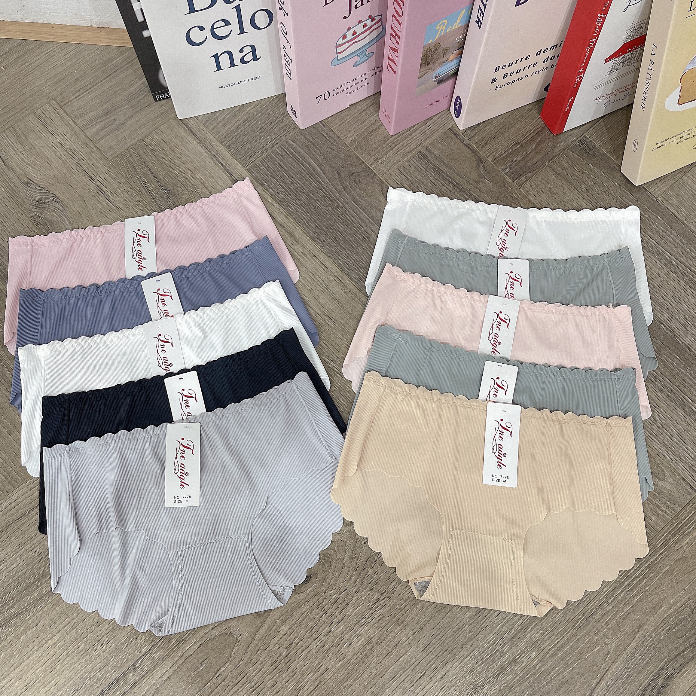 QL7778-QUẦN LÓT LÁ SEN KHÔNG ĐƯỜNG MAY