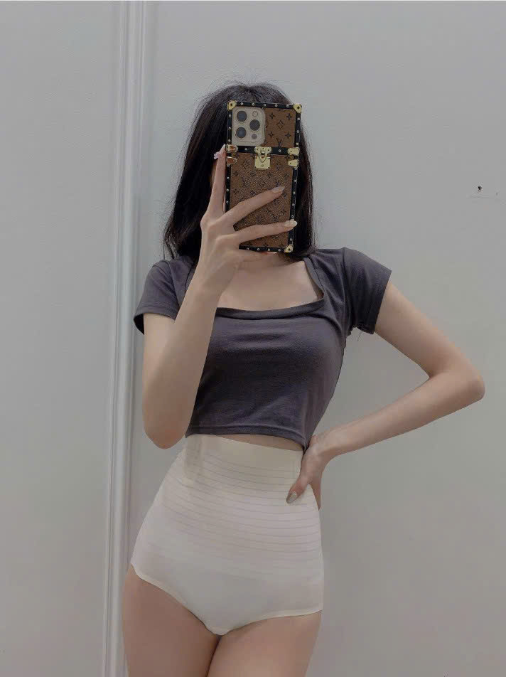 XẢ TẶNG QUẦN LÓT GEN BỤNG