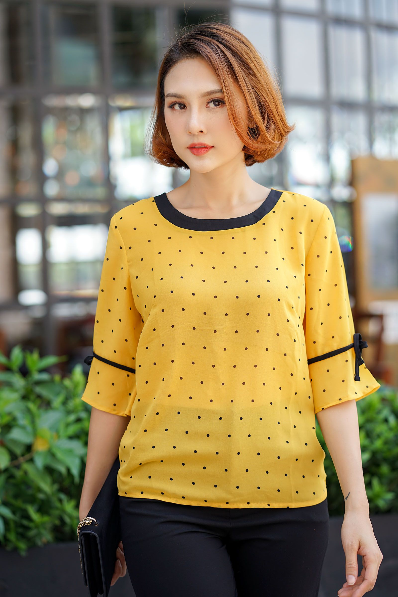 ÁO VOAL BI NẸP CỔ ĐEN-LA00488