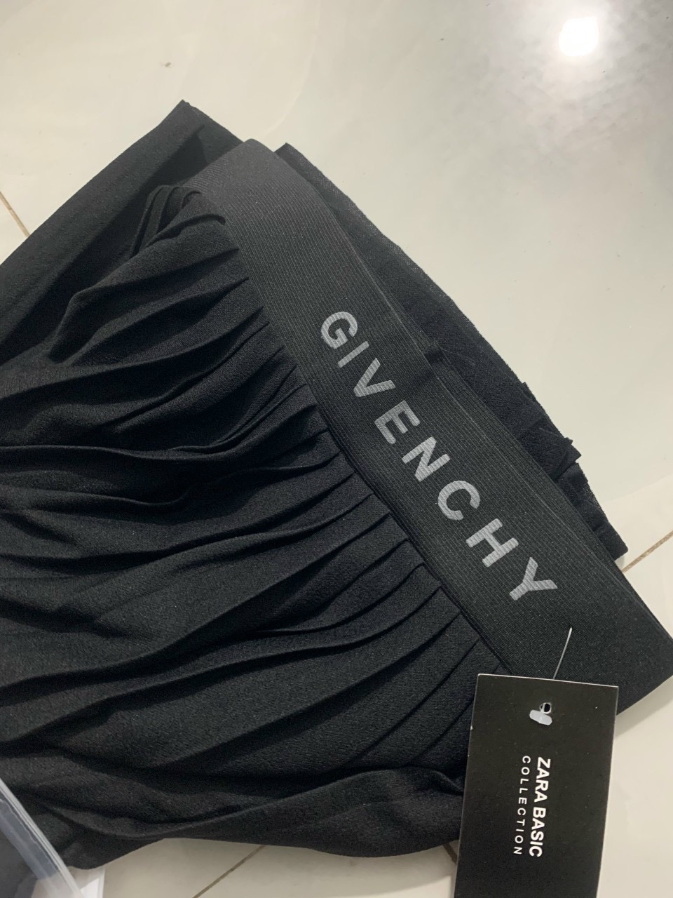 Nghi vấn Thái Hà mặc váy nhái Givenchy