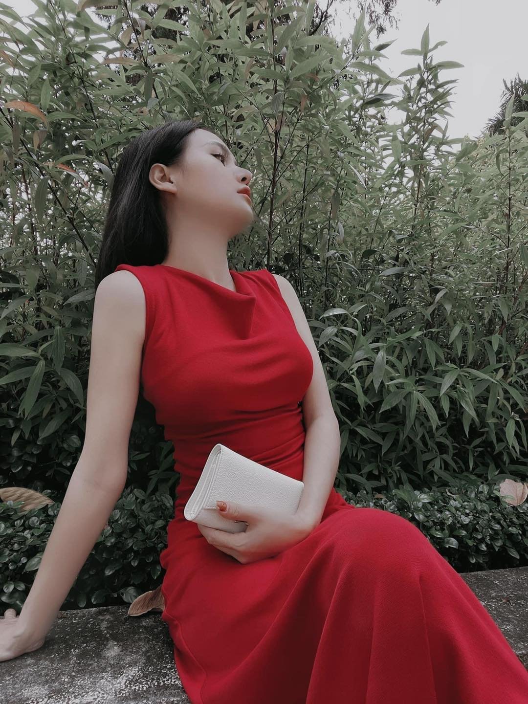 Váy maxi lụa satin 2 dây cổ đổ 5 màu | Shopee Việt Nam