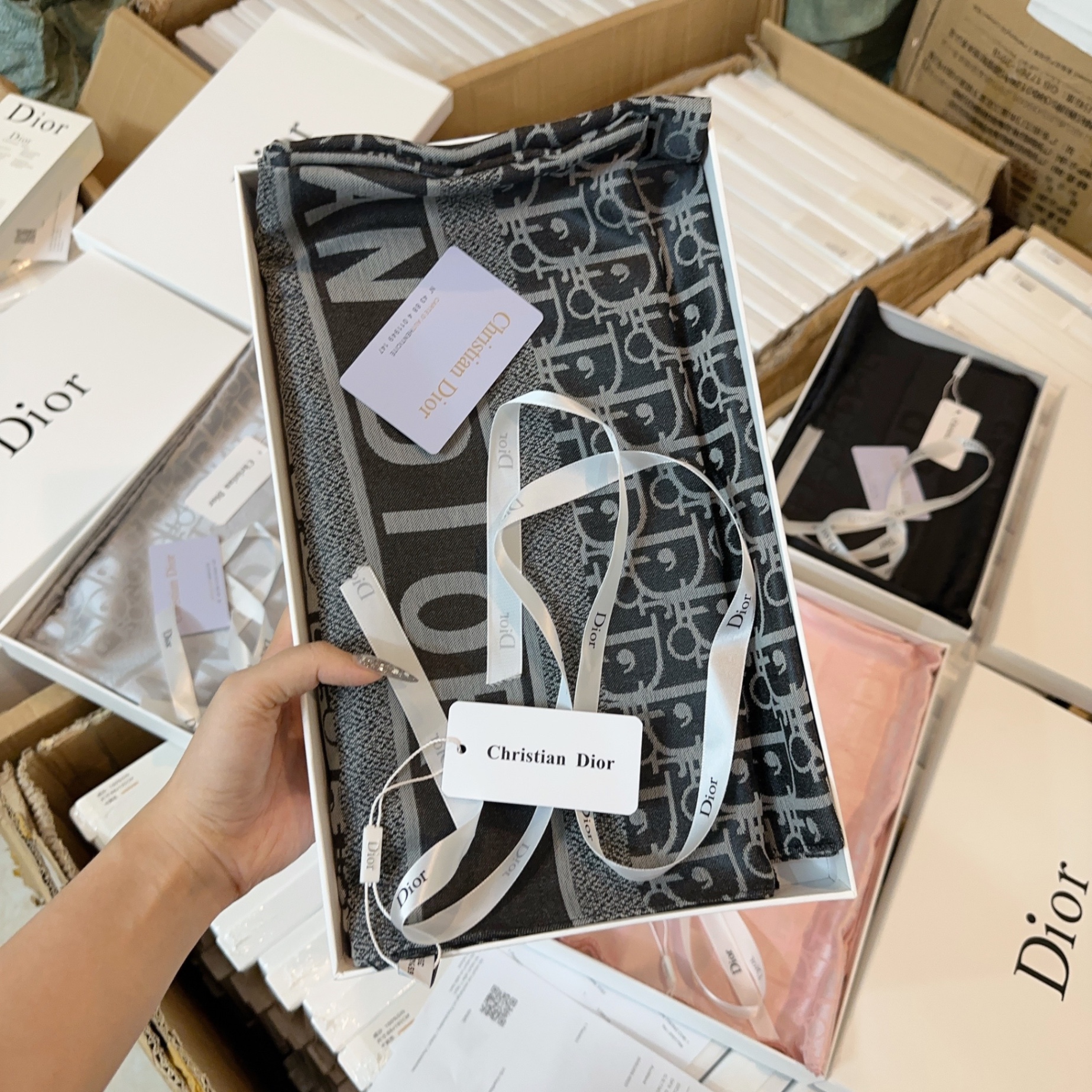 KHĂN LỤA DIOR FULL BOX