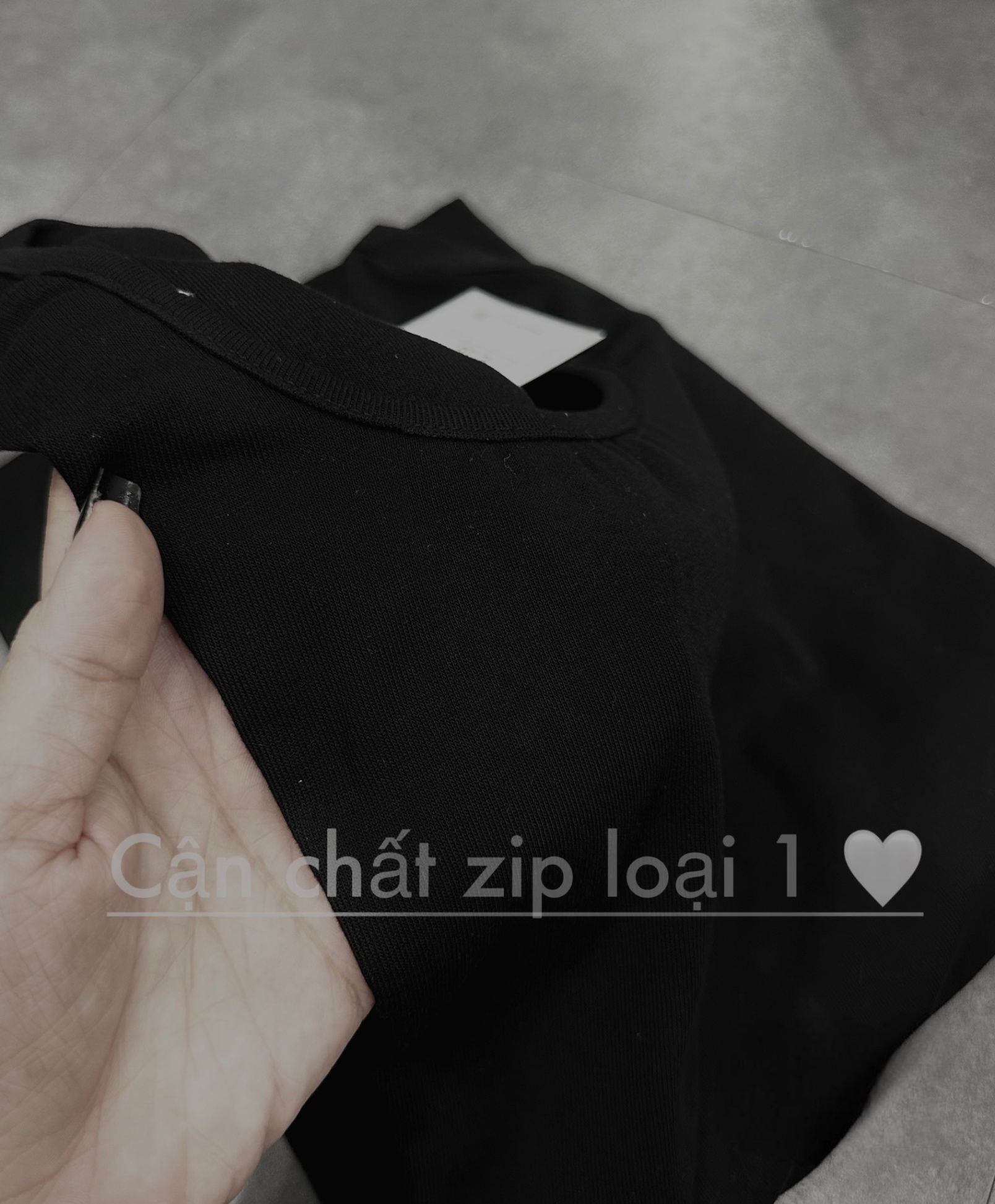 VÁY ZIP ĐEN CỔ VUÔNG DT