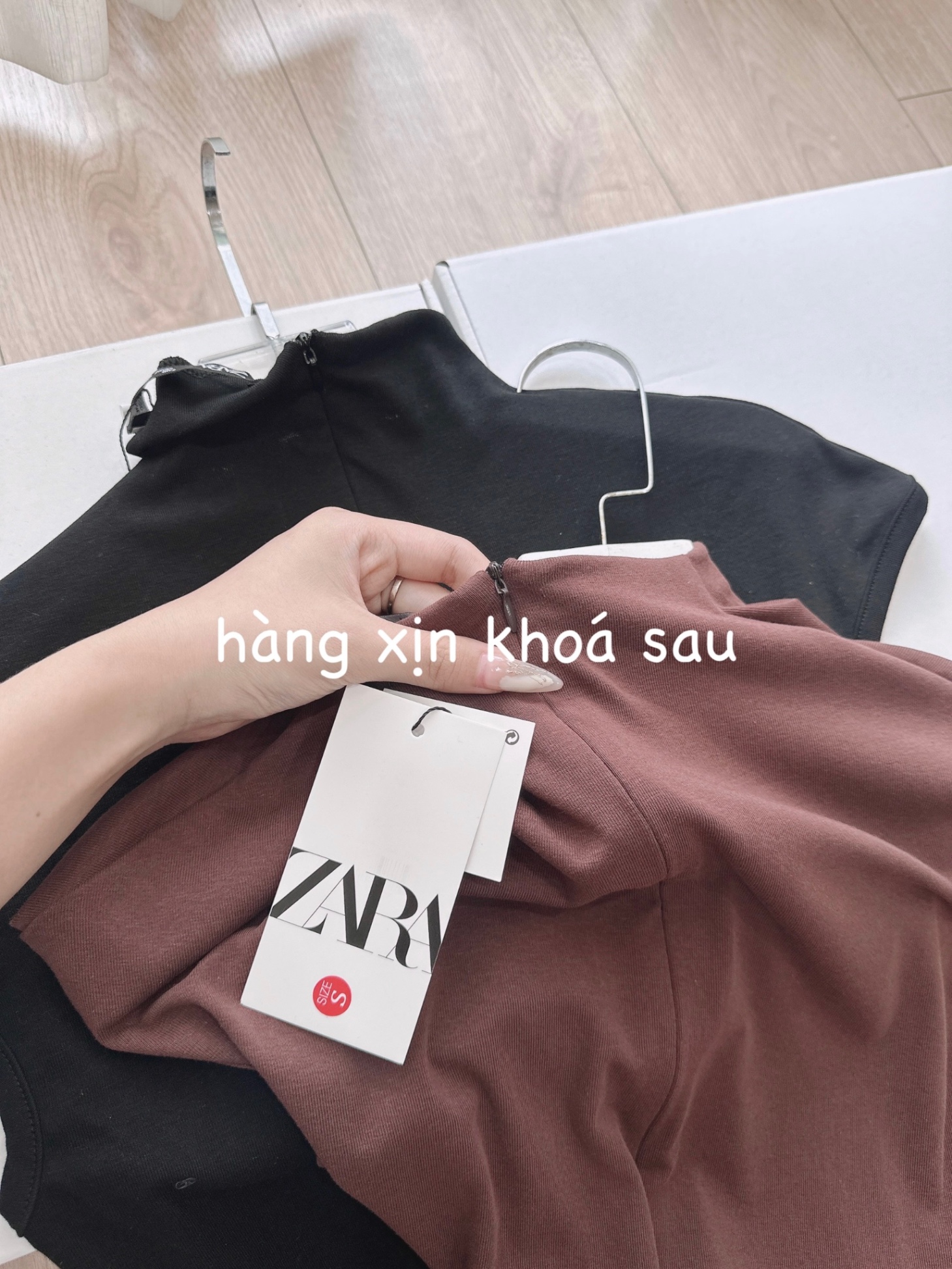 VÁY LEN ZIP CỔ 3P ĐEN NÂU