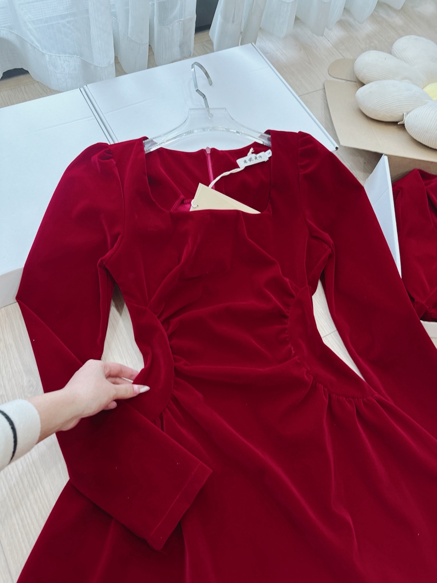 Váy xòe nhung đỏ cổ leo - 3532