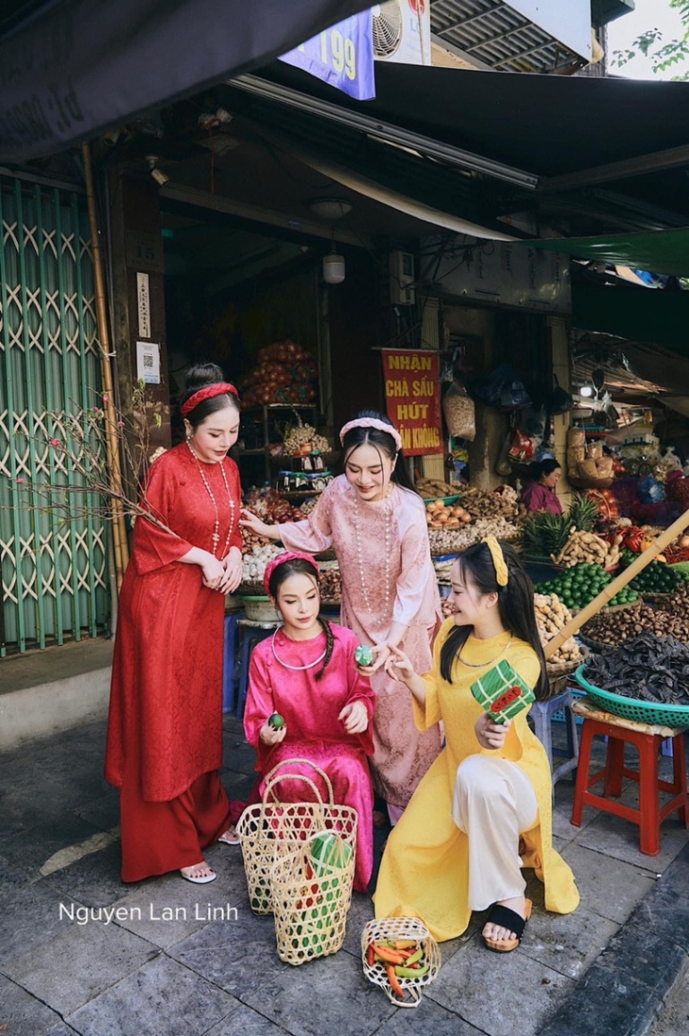 ÁO DÀI GẤM HOA NHIỀU MÀU