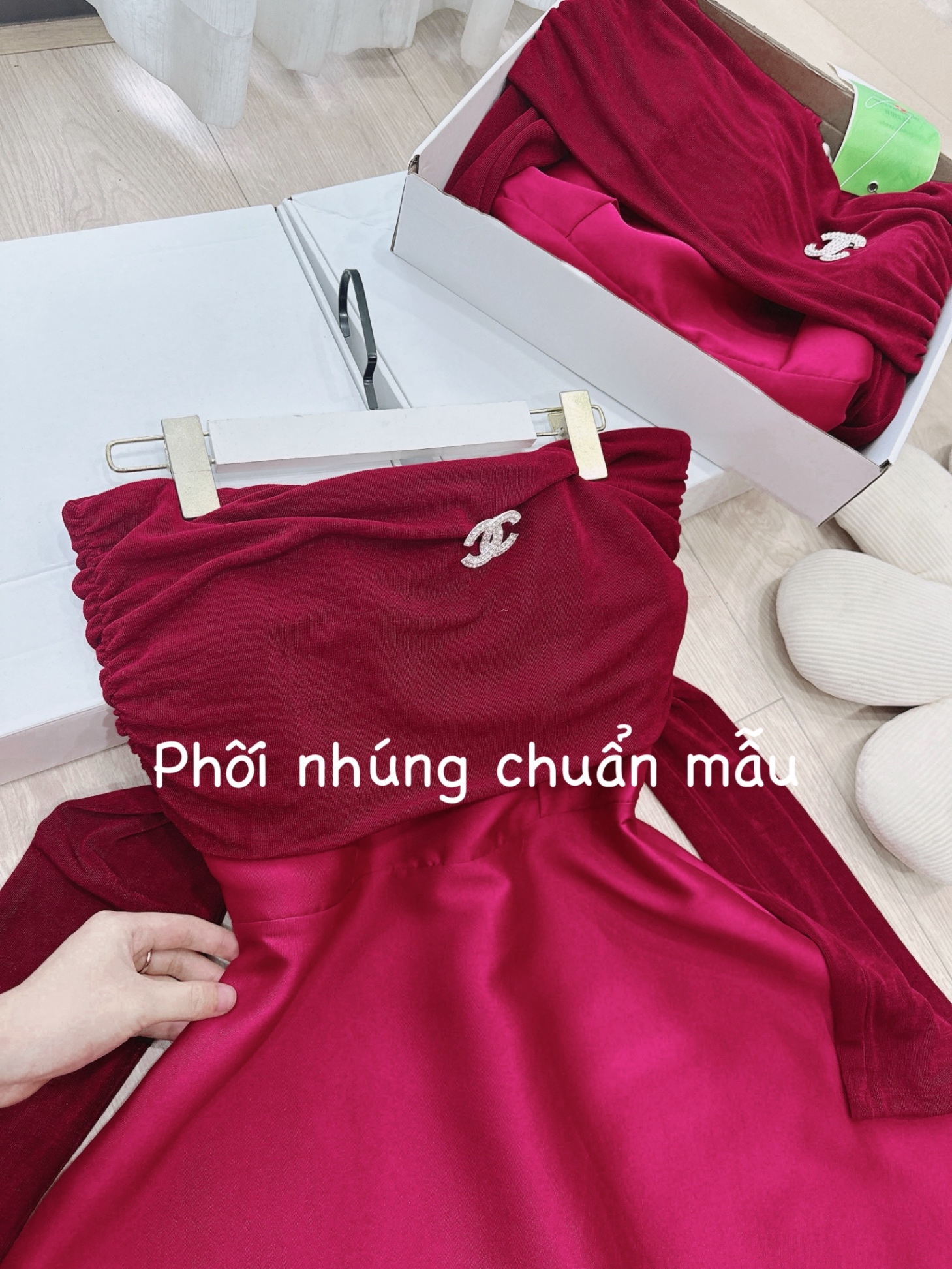 VÁY TACTA PHỐI NHÚN VAI KÈM TAG CLN ĐỎ