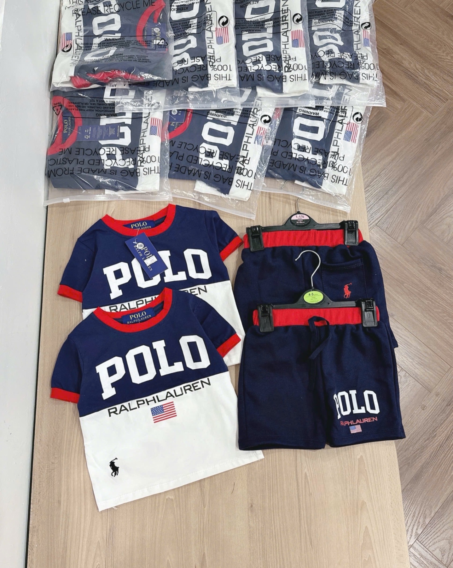 BỘ POLO THAN PHỐI TRẮNG CỔ VIỀN ĐỎ