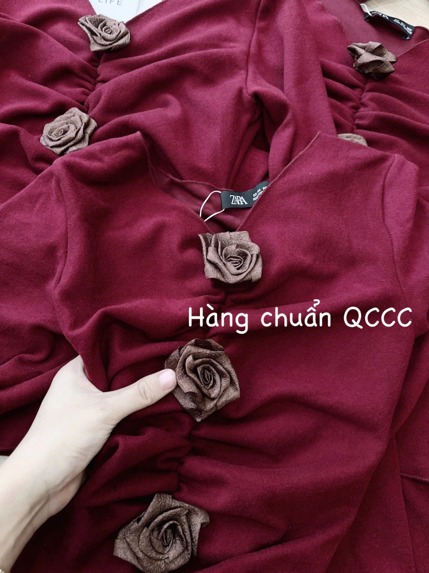 BỘ ĐỎ ĐÍNH HOA RÚM NGỰC QUẦN SUÔNG