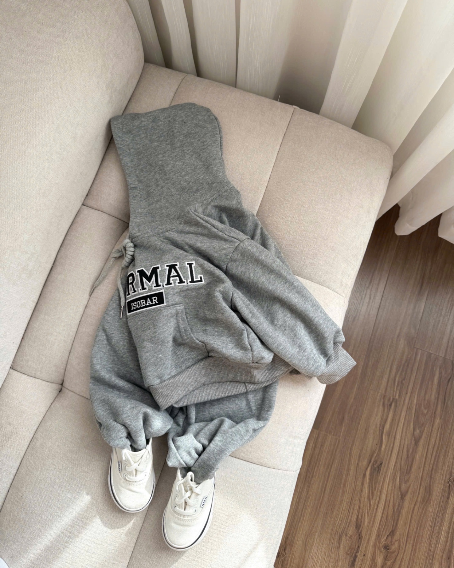 BỘ HODIE NỈ MŨ XÁM CHỮ NORMAL